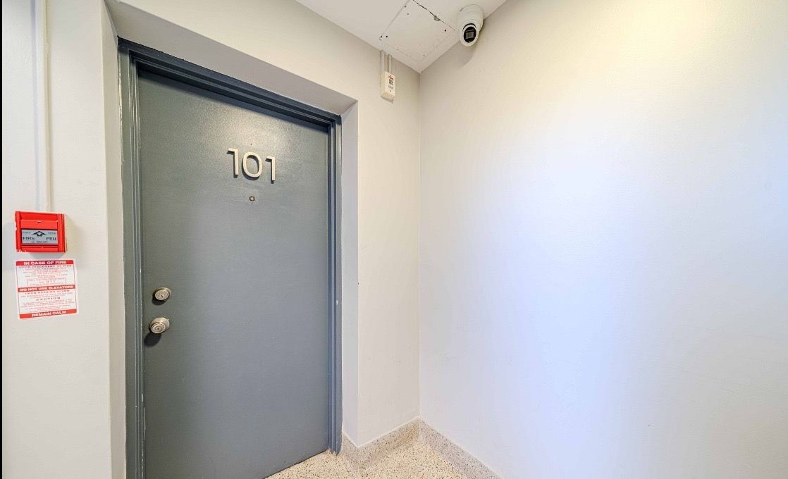 219 Wilson Avenue 101, Toronto, On M5m 3b2