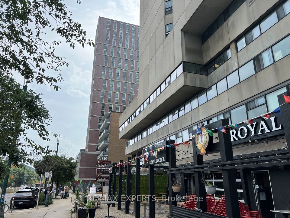 720 Spadina Avenue 408, Toronto, On M5s 2t9