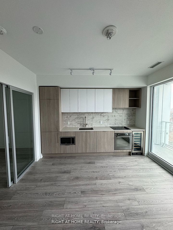 2020 Bathurst Street 1512, Toronto, On M5p 0a6