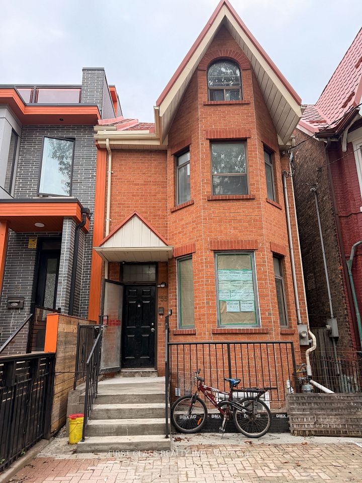 55 Huron Street Upper, Toronto, On M5t 2a6