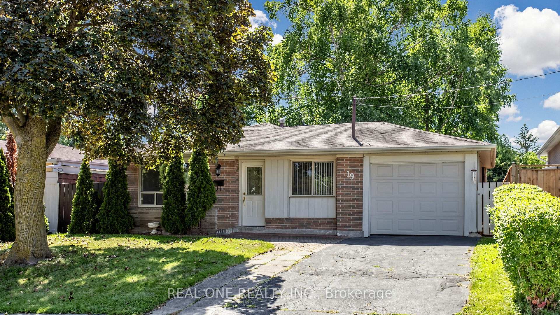 19 Nymark Avenue, Toronto, On M2j 2g8