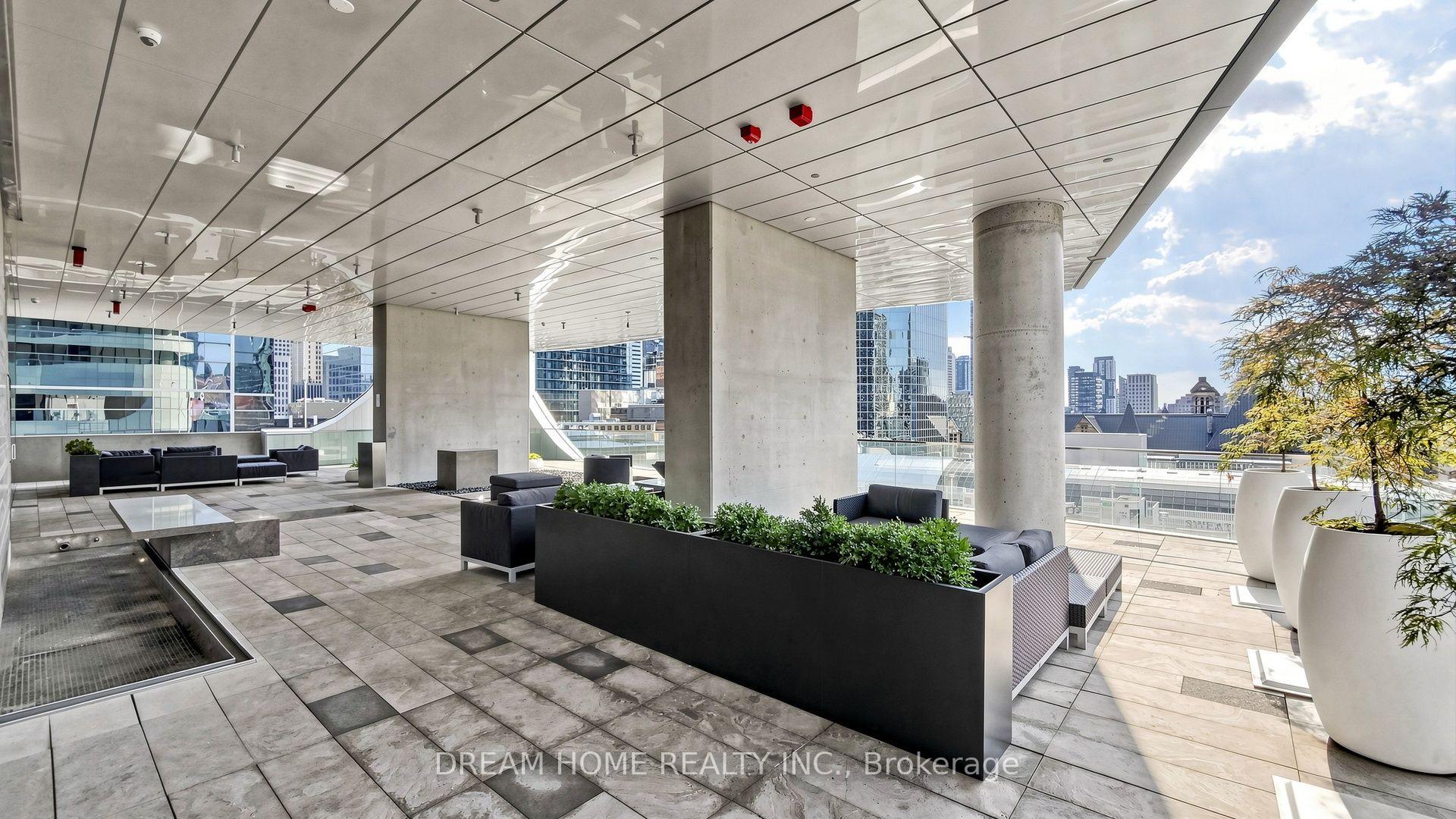 197 Yonge St Street 1701, Toronto, On M5b 0c1