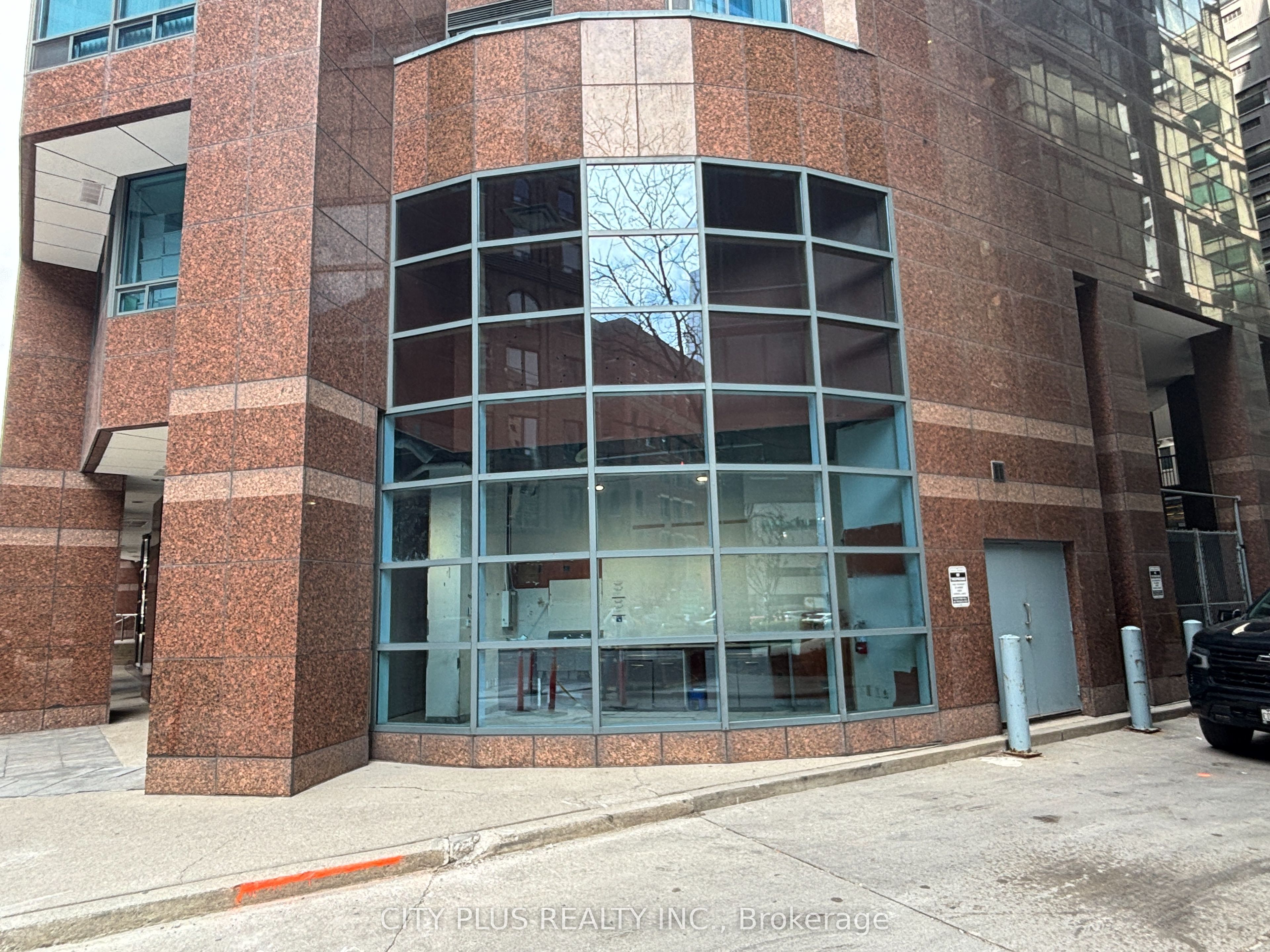 33 University Avenue 101a, Toronto, On M5j 2s7