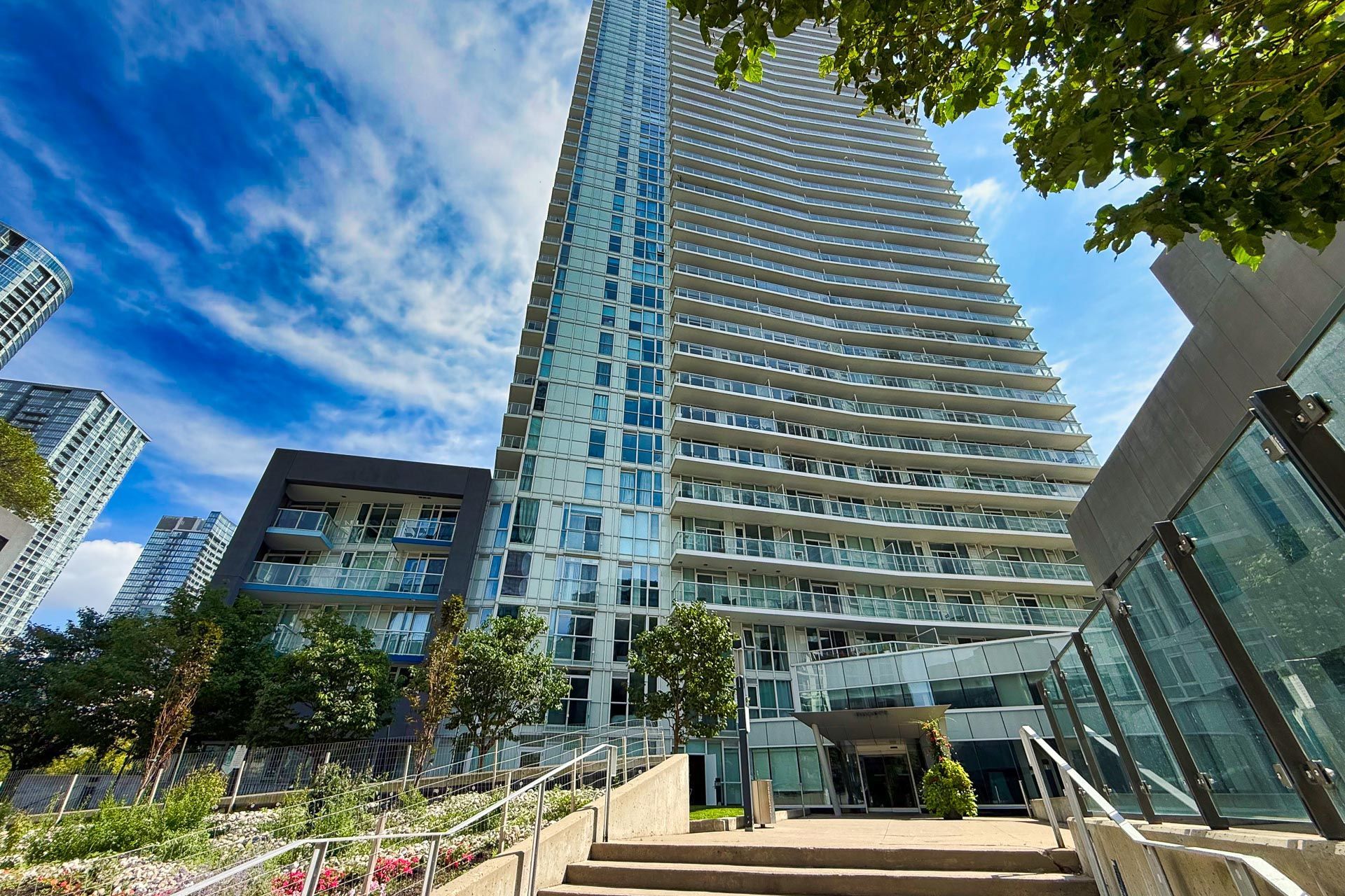 75 Queens Wharf Road 4611, Toronto, On M5v 0j8
