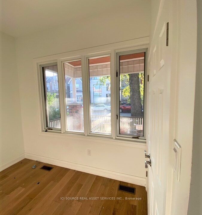 179 Markham Drive 1, Toronto, On M6j 2g7