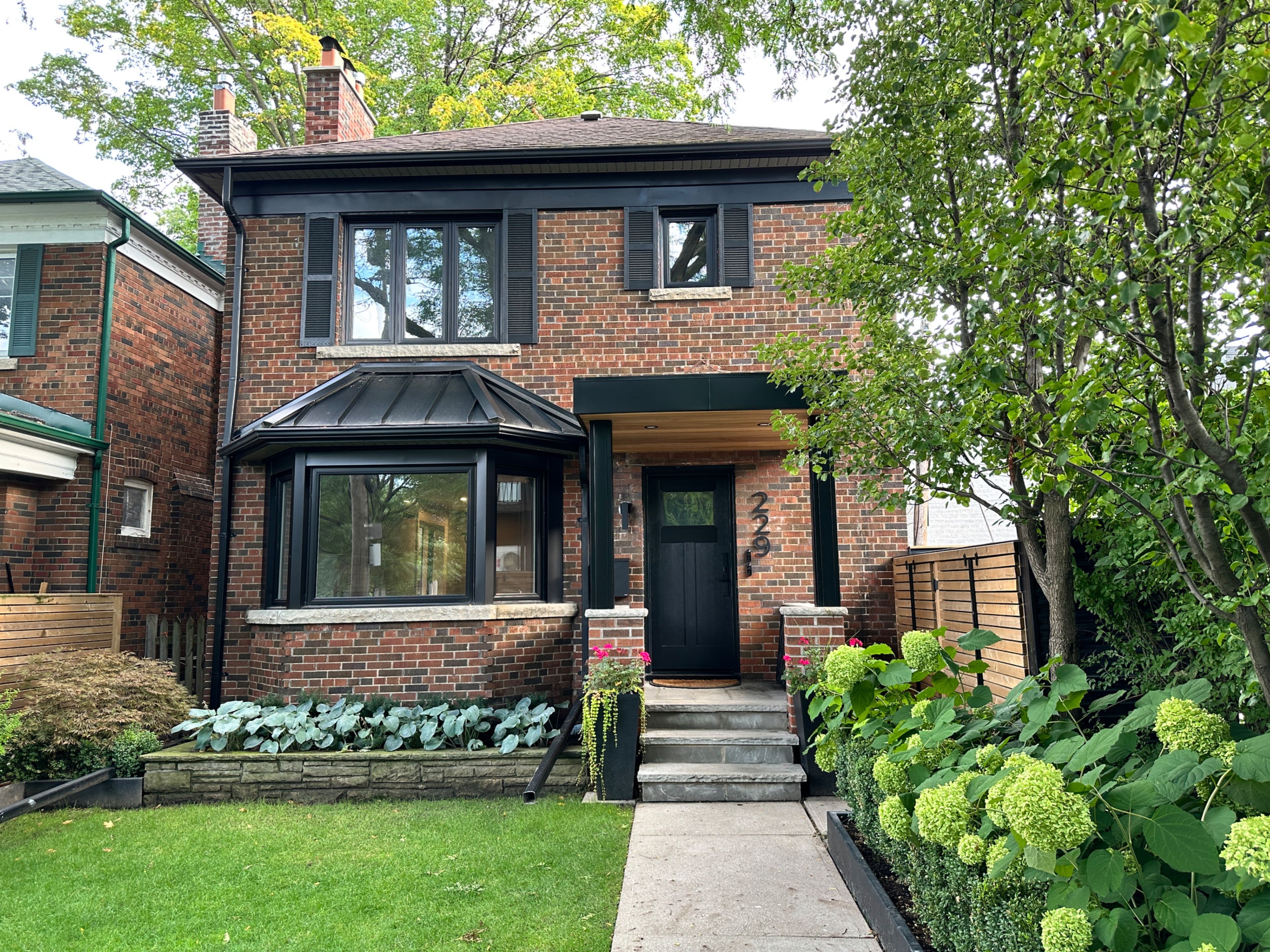 229 Manor Road E 2, Toronto, On M4s 1r9