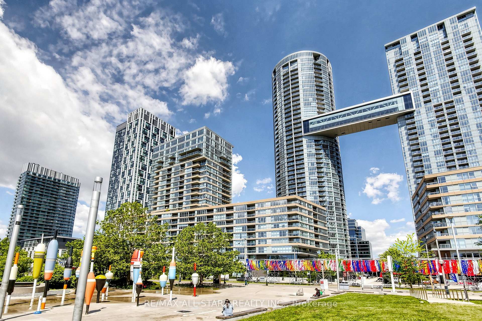 110 Fort York Boulevard, Toronto, On M5v 4a7