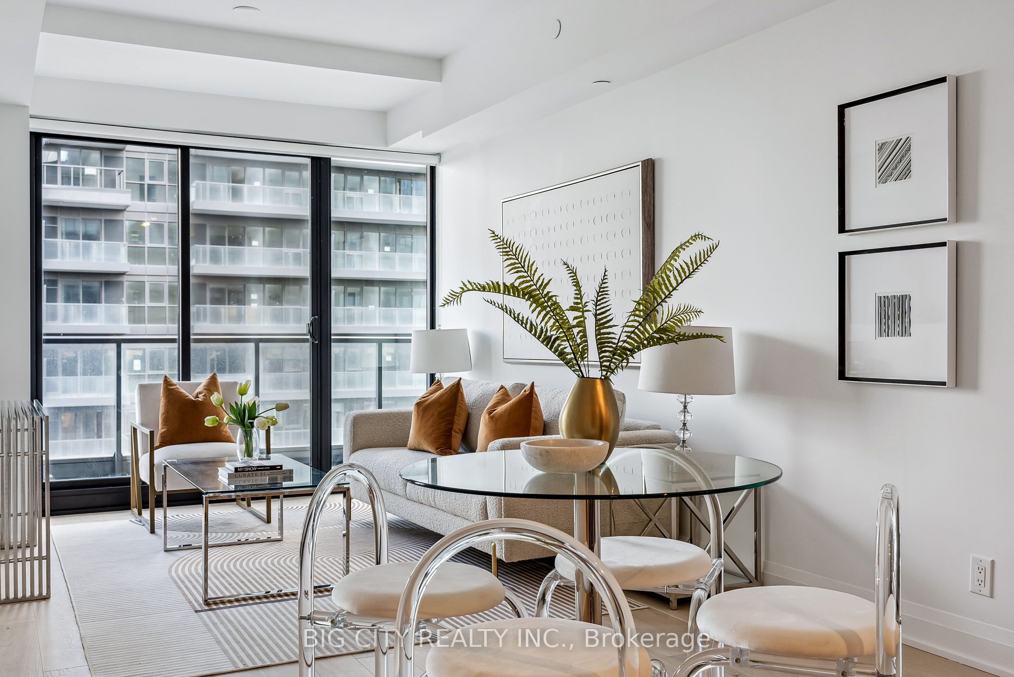 33 Frederick Todd Way 1108, Toronto, On M4g 0c9