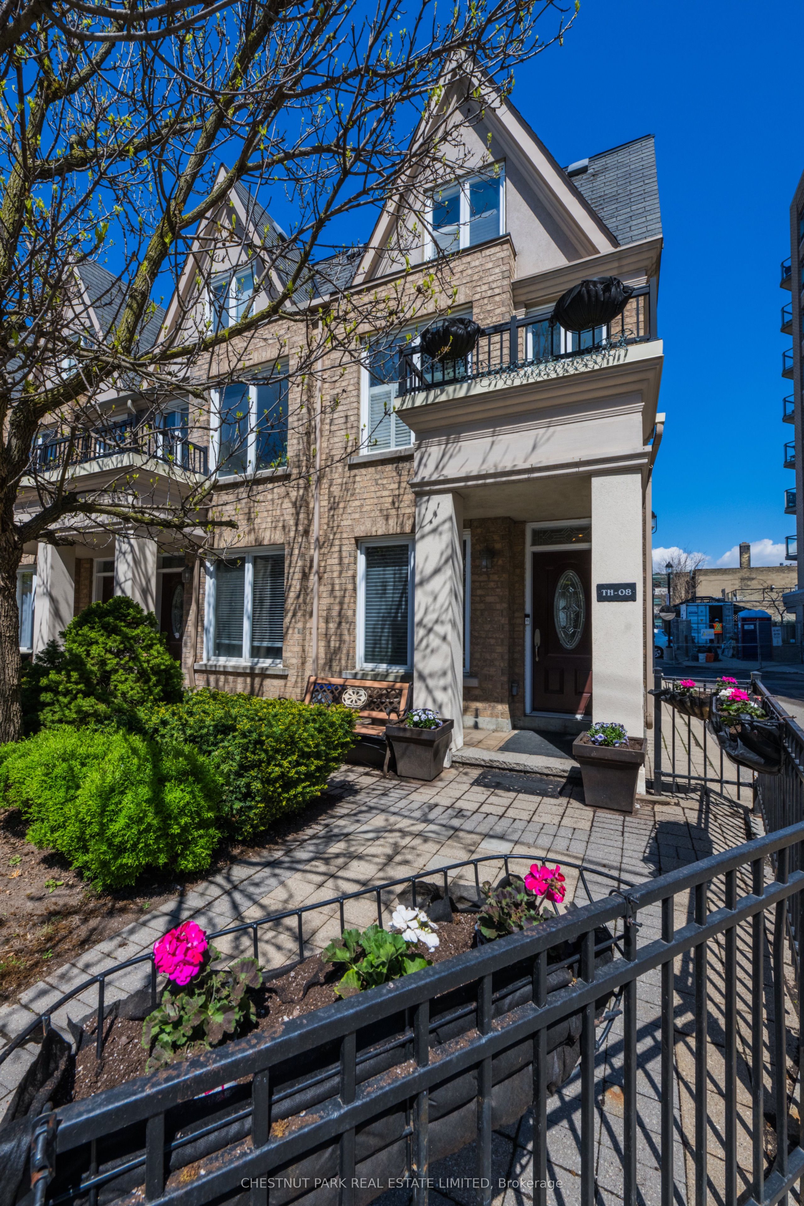 140 Bathurst Street Th8, Toronto, On M5v 3n8