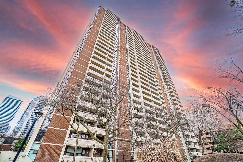 40 Homewood Avenue 1016, Toronto, On M4y 2k2