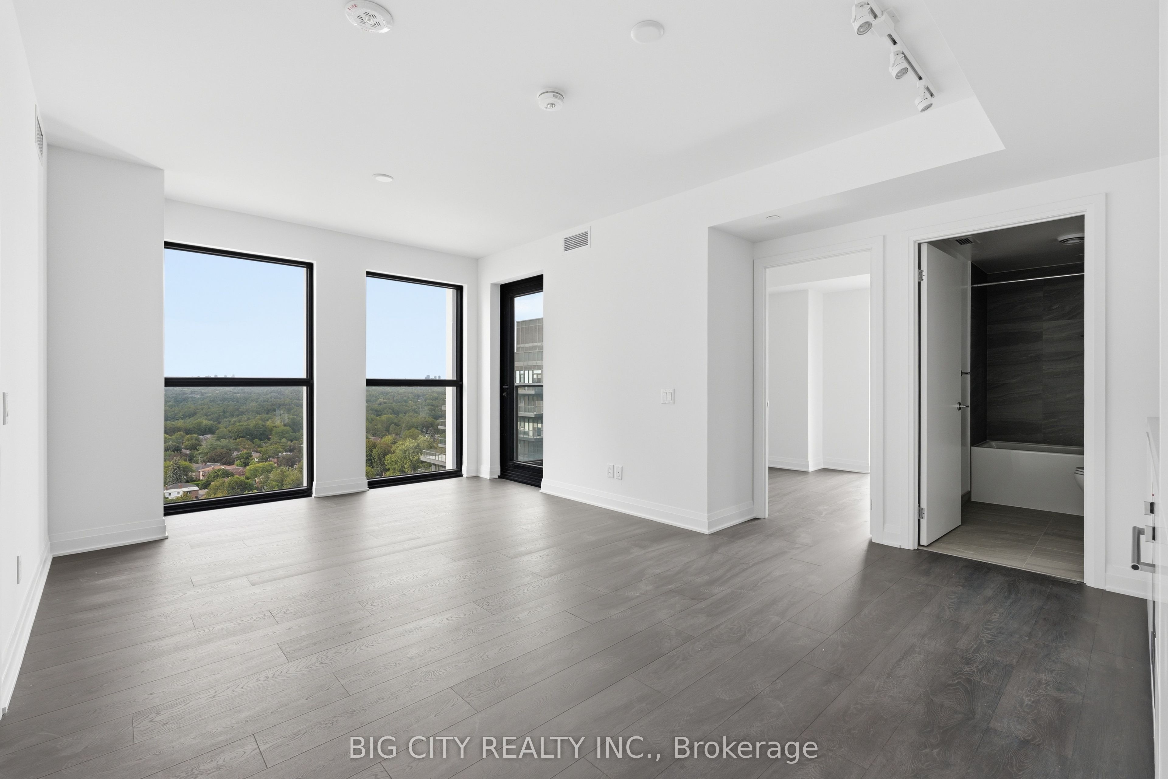 25 Frederick Todd Way 1807, Toronto, On M4g 0c9