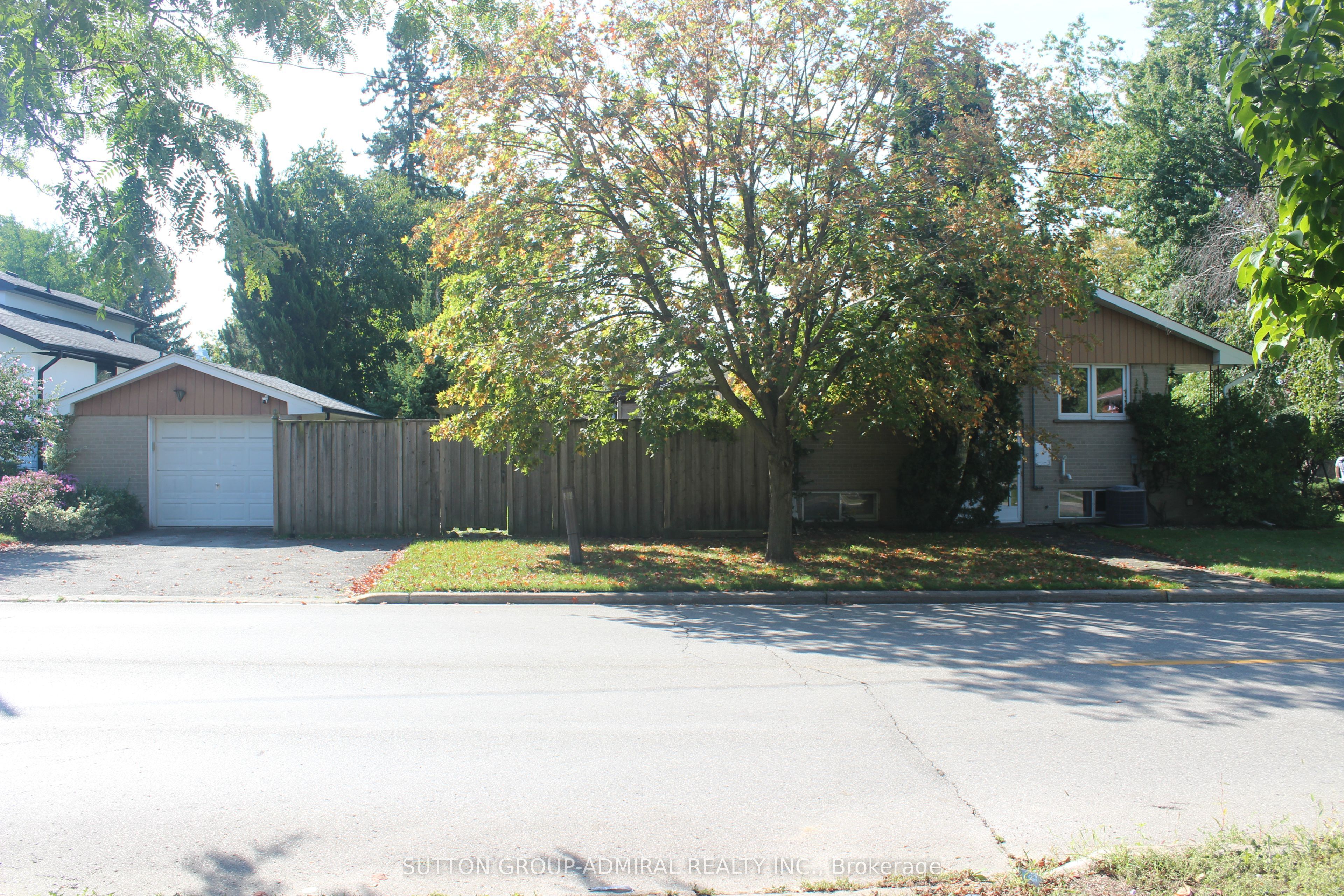 49 Talbot Road, Toronto, On M2m 1r7