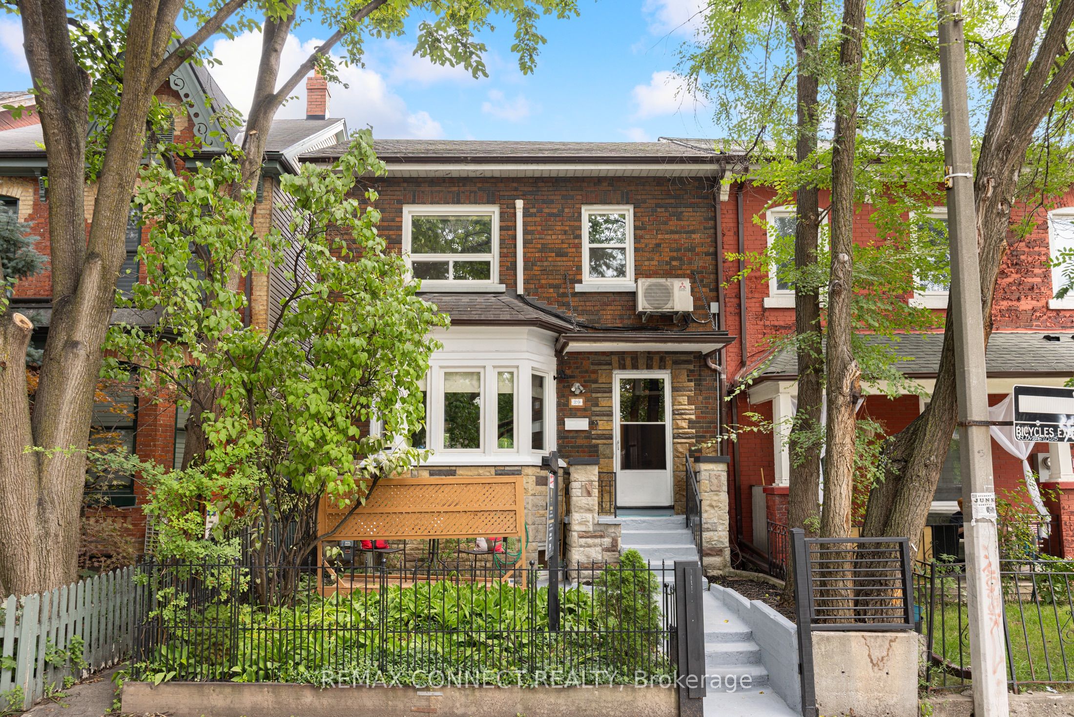 29 Denison Avenue, Toronto, On M5t 2m6