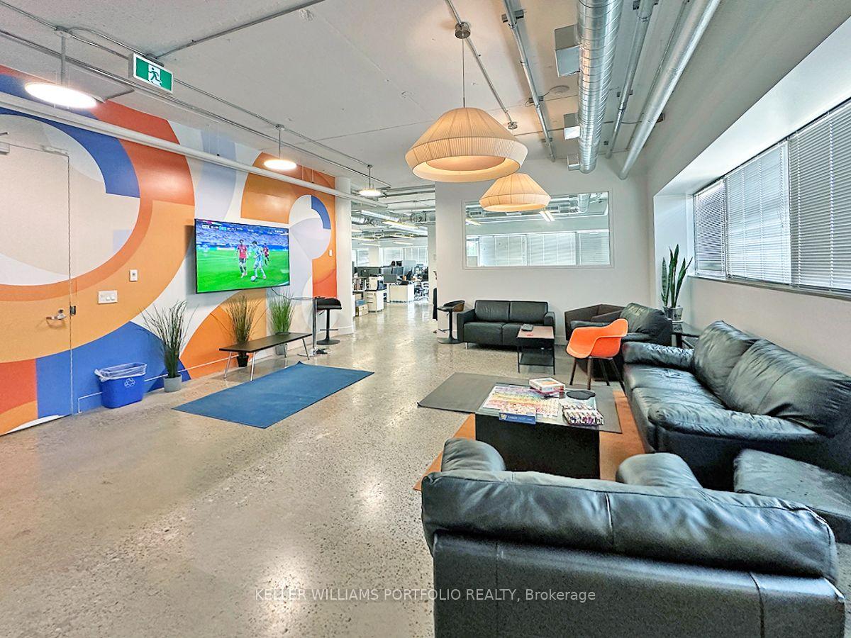 4211 Yonge Street 601, Toronto, On M2p 2a9