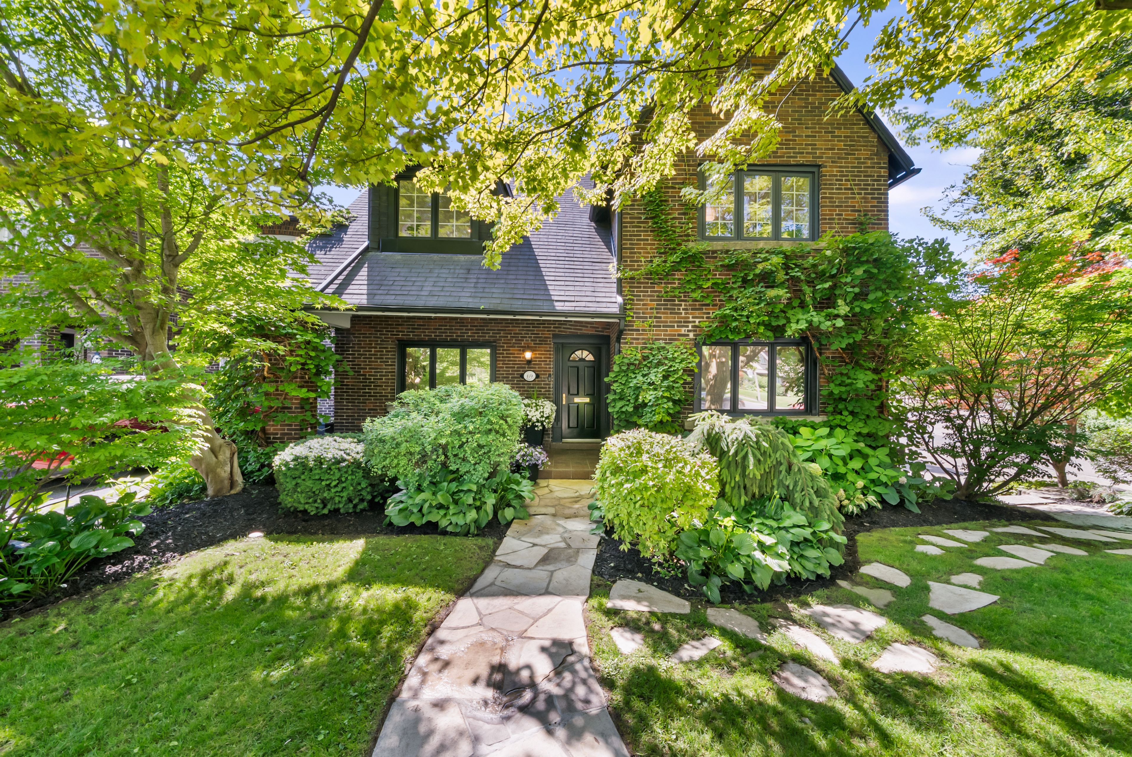69 Chaplin Crescent, Toronto, On M5p 1a2