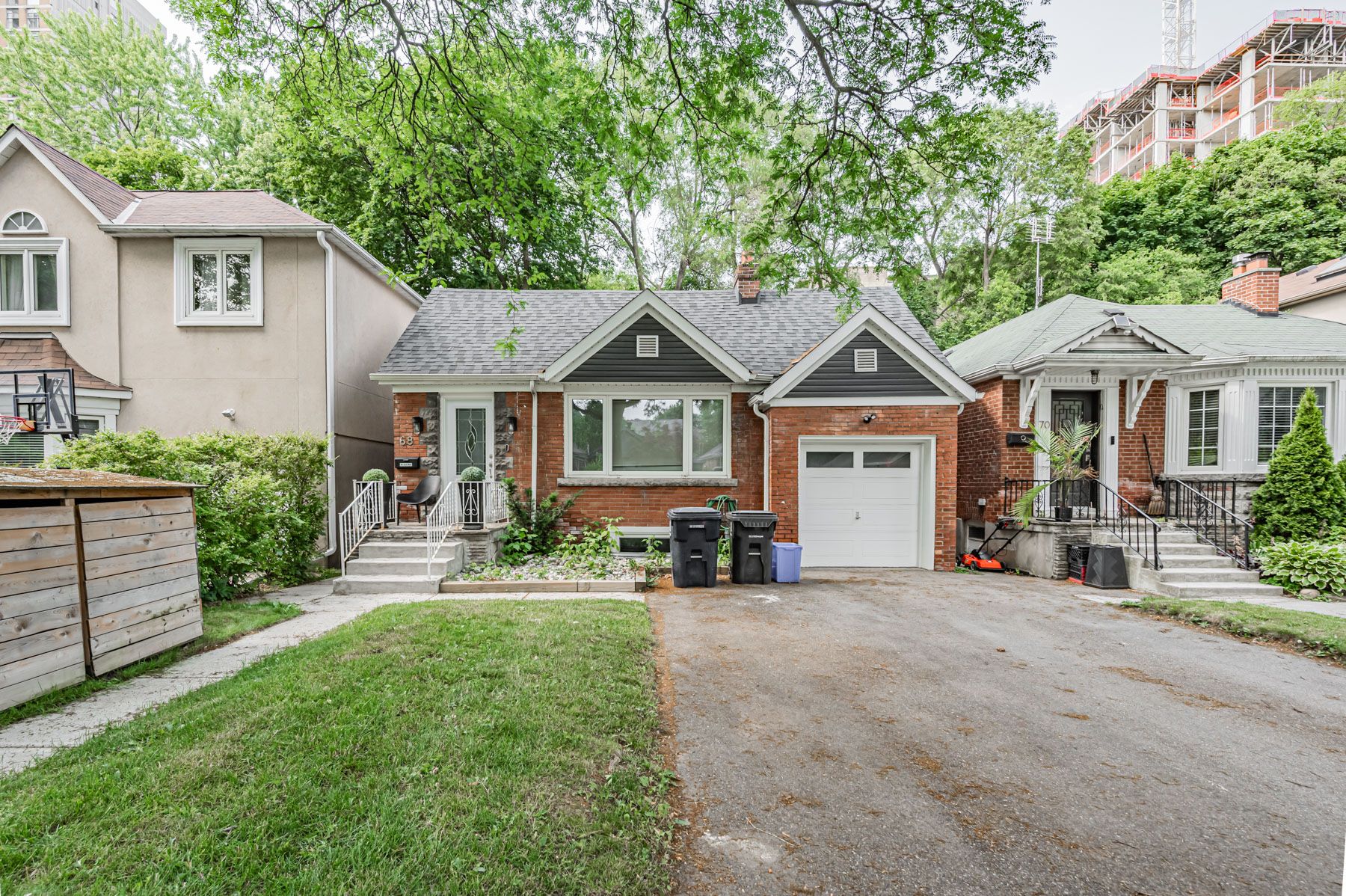68 Fairleigh Crescent Lower, Toronto, On M6c 3r9