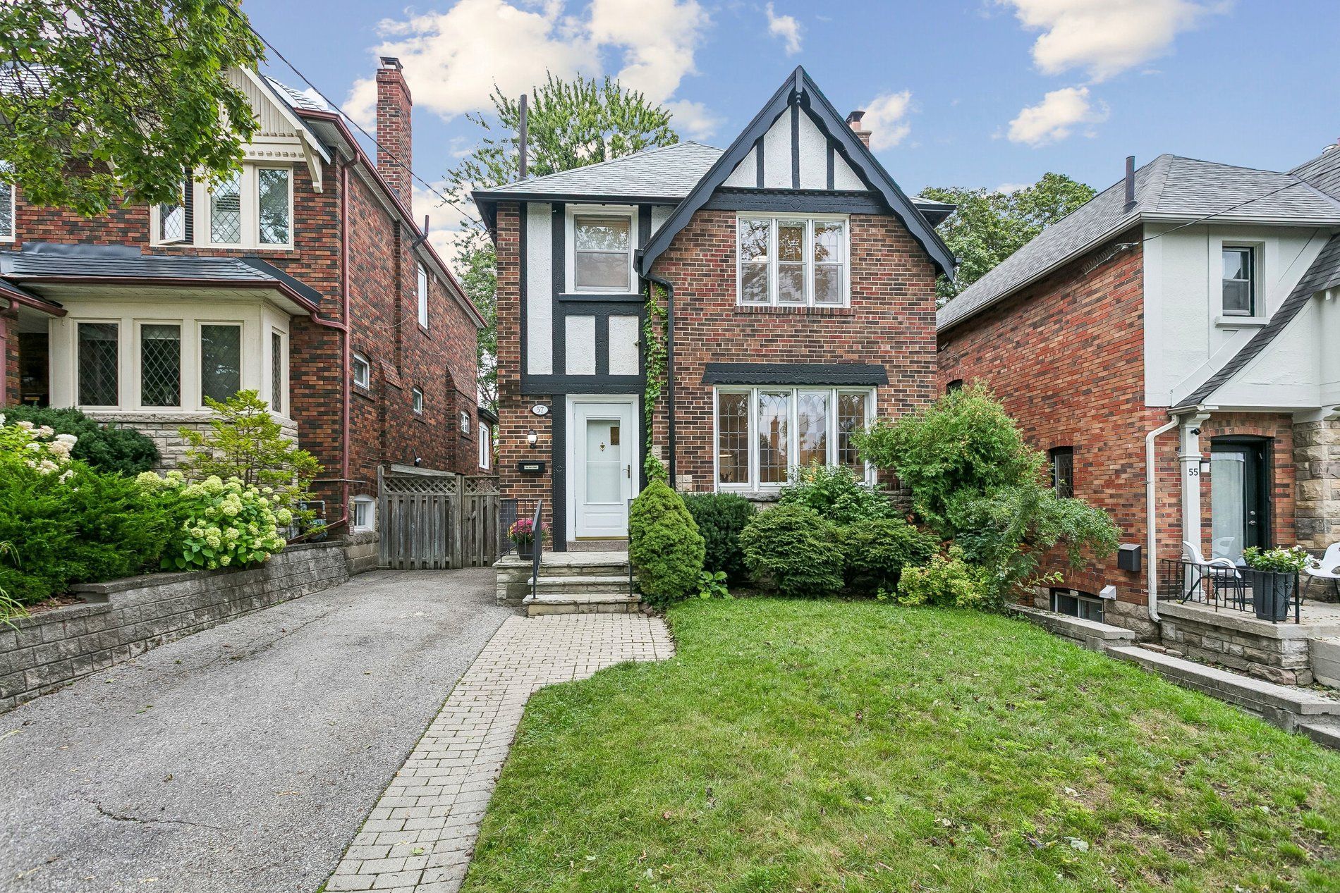 57 Castle Knock Road, Toronto, On M5n 2j6