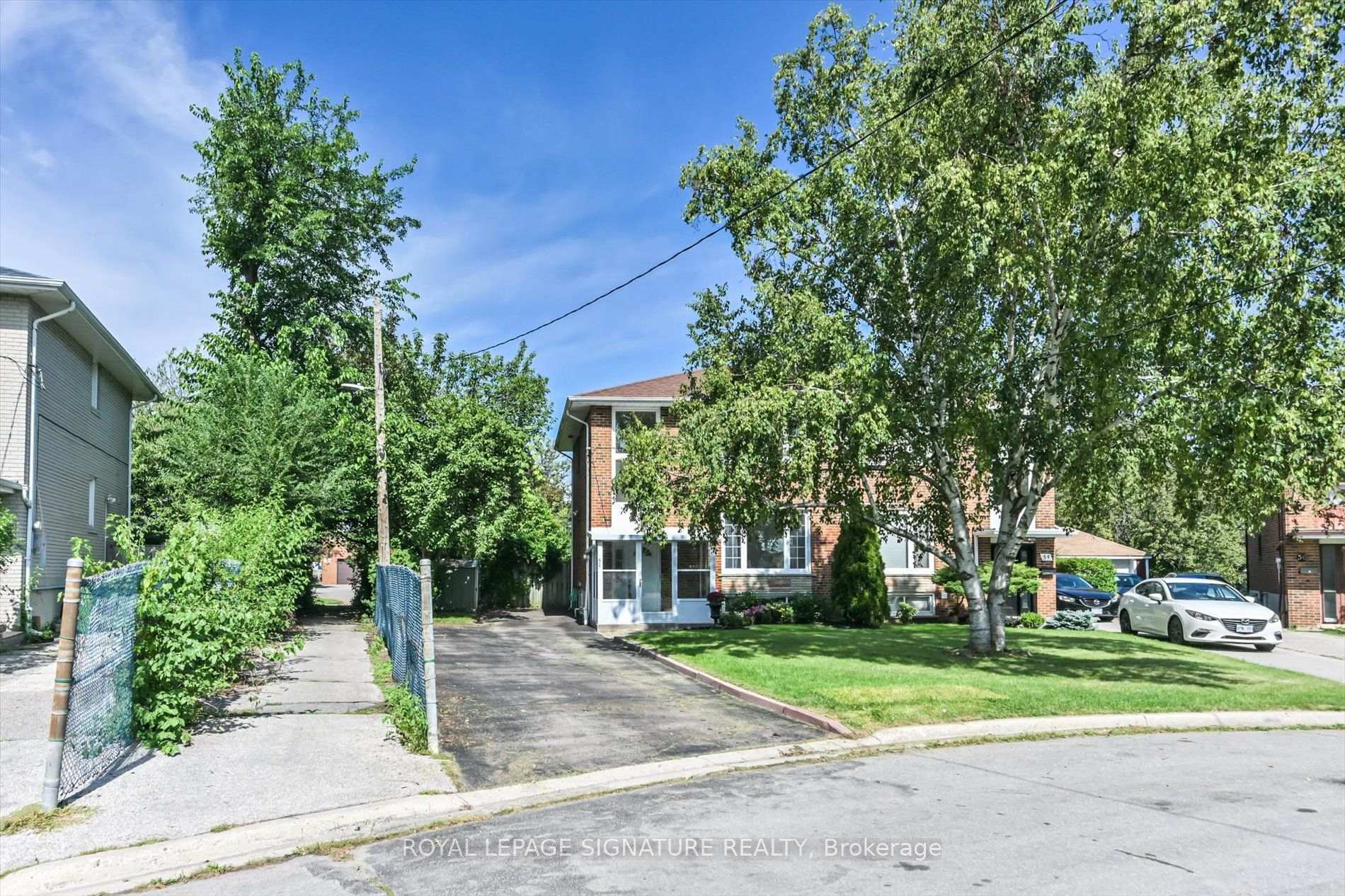 52 Daleside Crescent, Toronto, On M4a 2h6