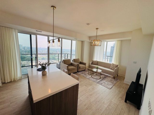 10 Inn On The Park Drive 2904, Toronto, On M3c 0p9