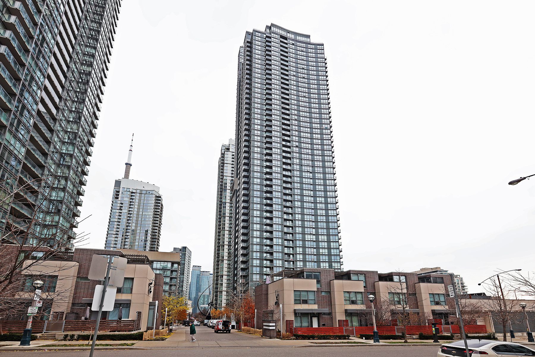 11 Brunel Court 5016, Toronto, On M5v 3y3