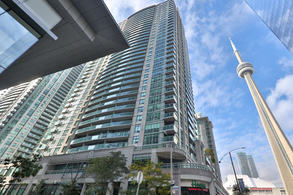 30 Grand Trunk Crescent 708, Toronto, On M5j 3a4