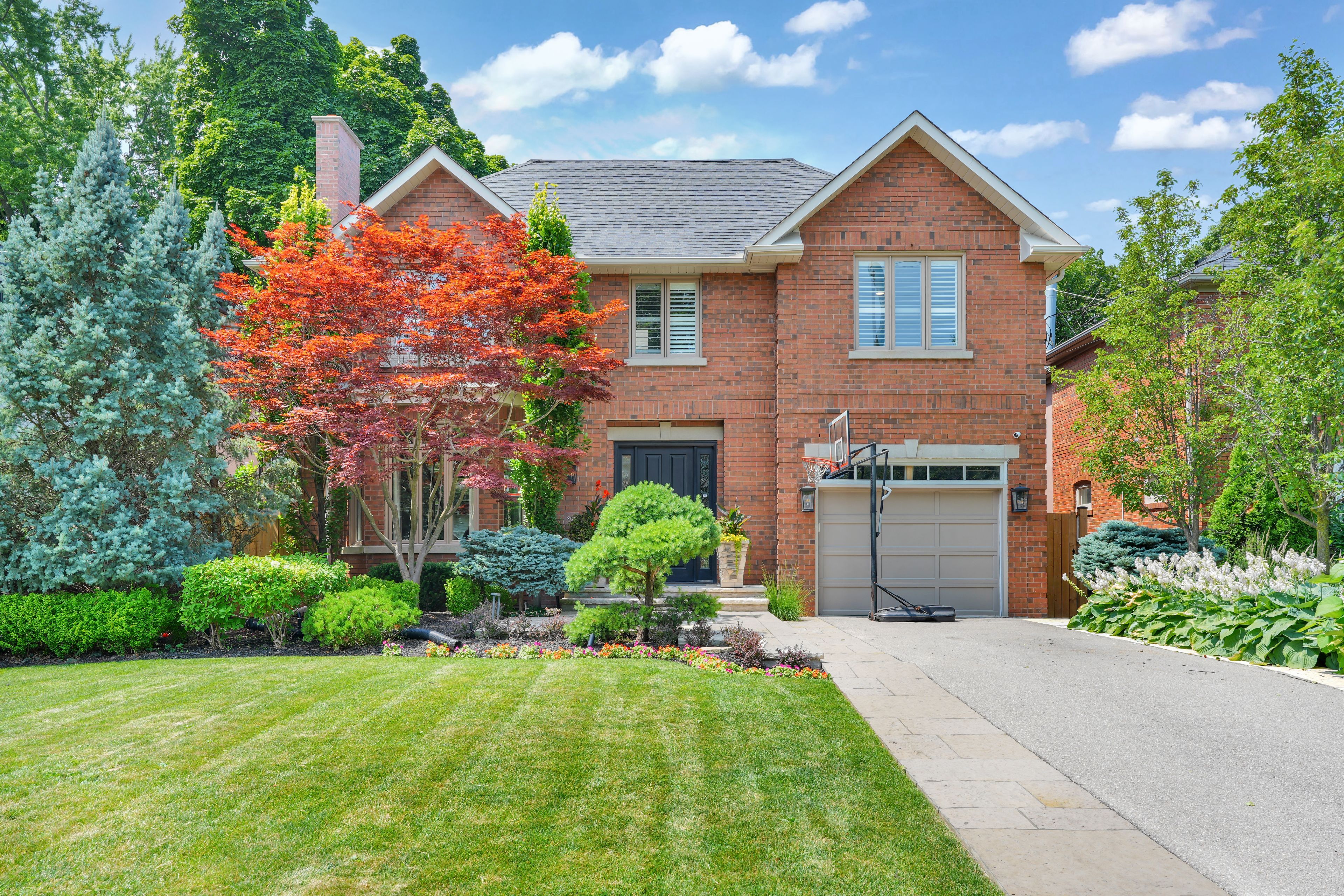 254 Yonge Boulevard, Toronto, On M5m 3j3