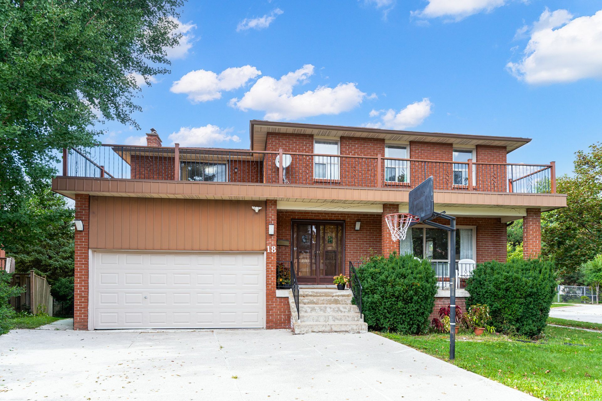 18 Parravano Court, Toronto, On M2r 3s8