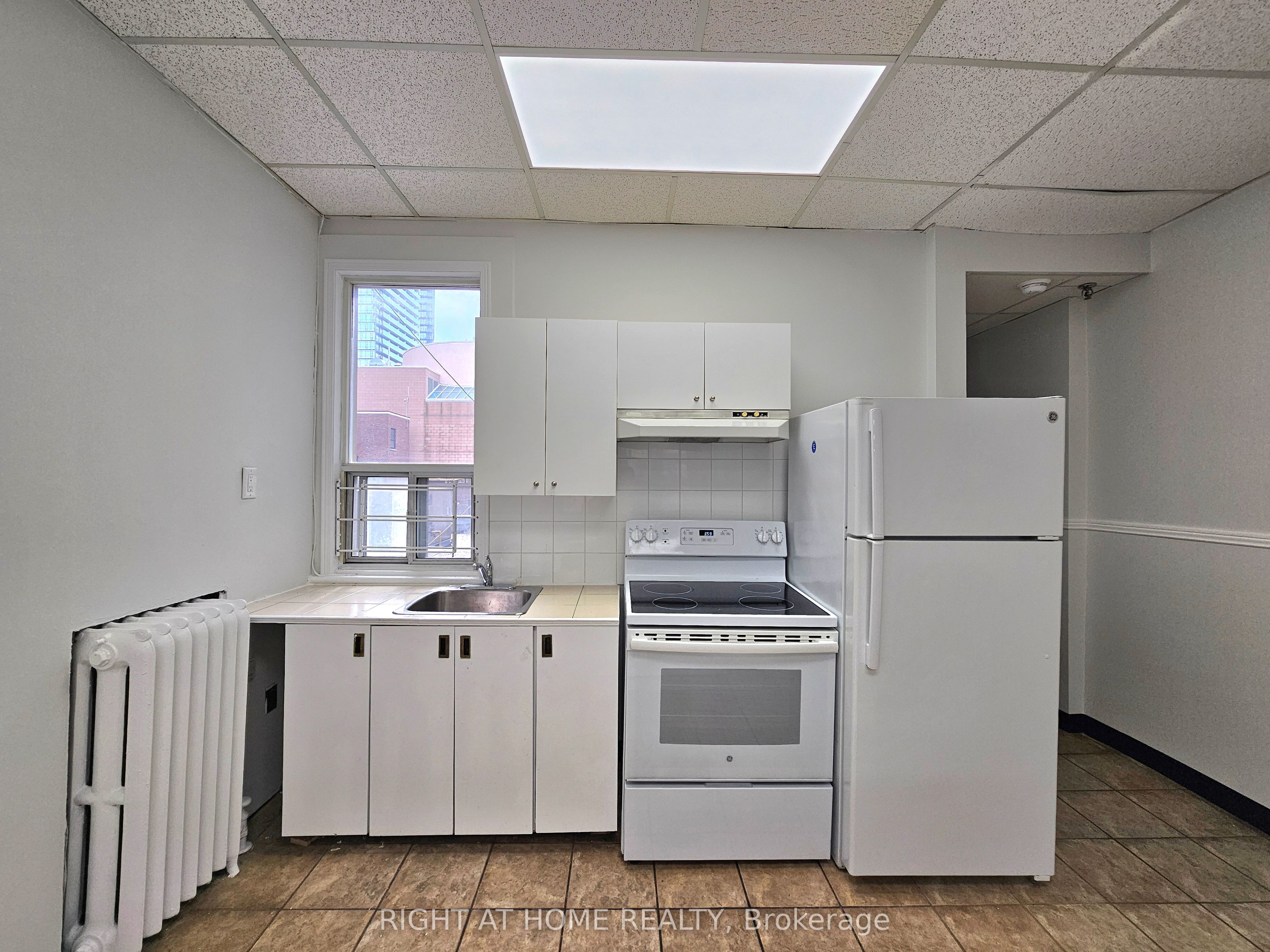 516 Yonge Street 6, Toronto, On M4y 1x9