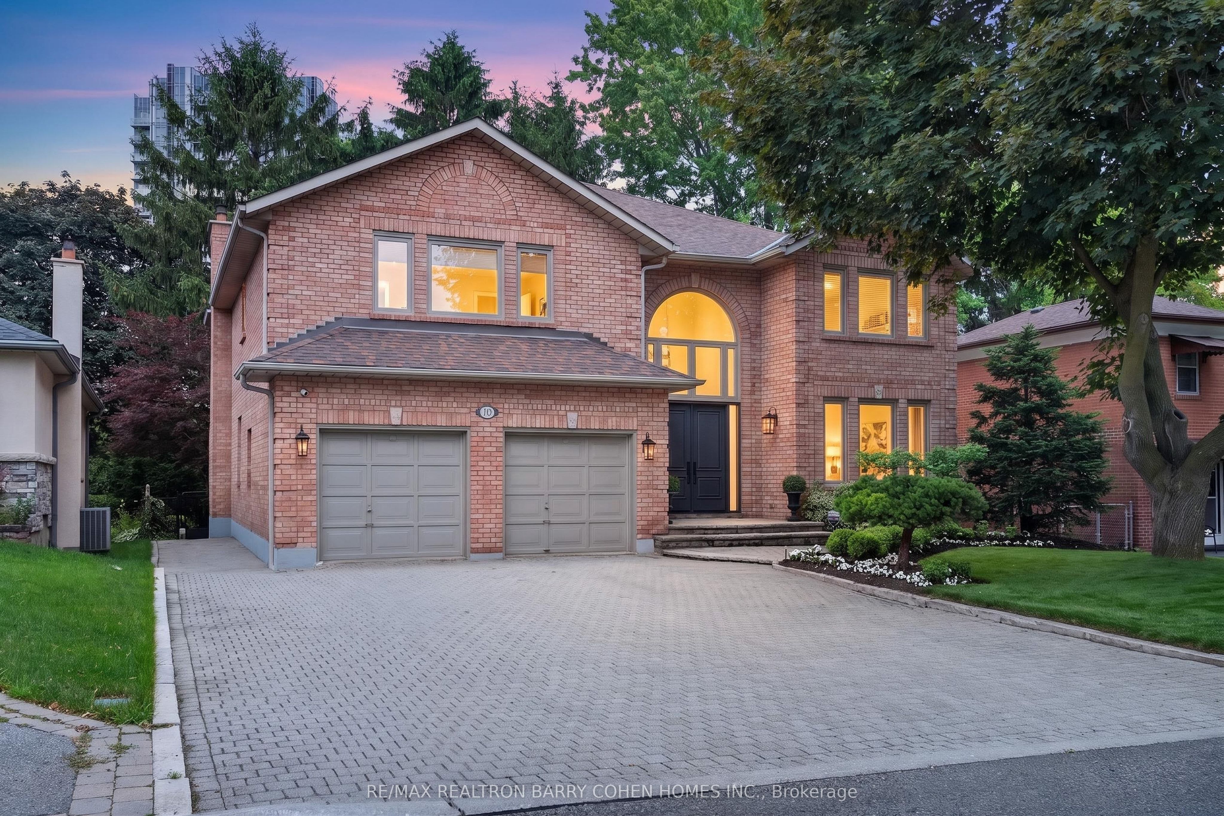 110 Upper Canada Drive, Toronto, On M2p 1s4