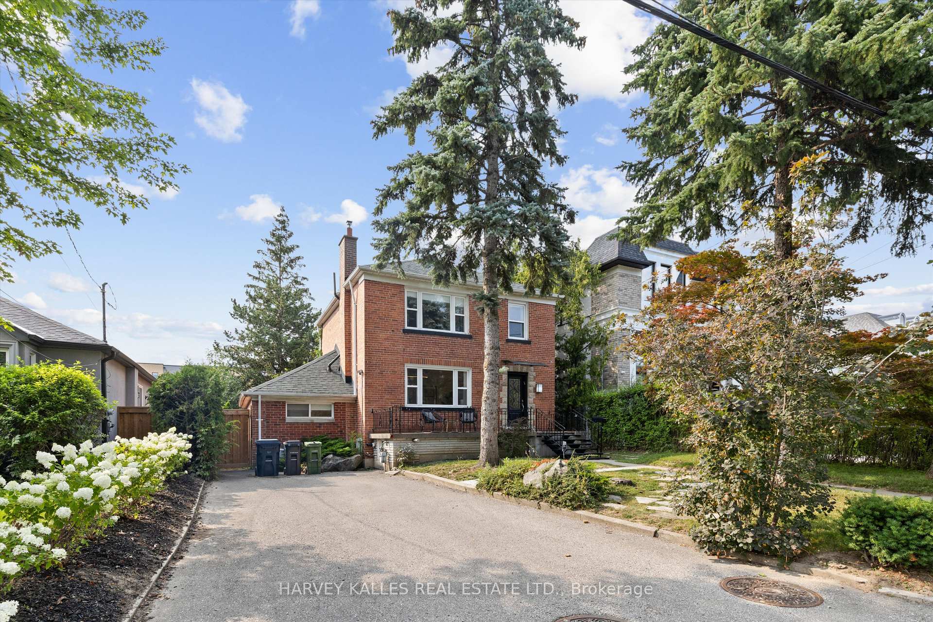 84 Lynnhaven Road, Toronto, On M6a 2k9
