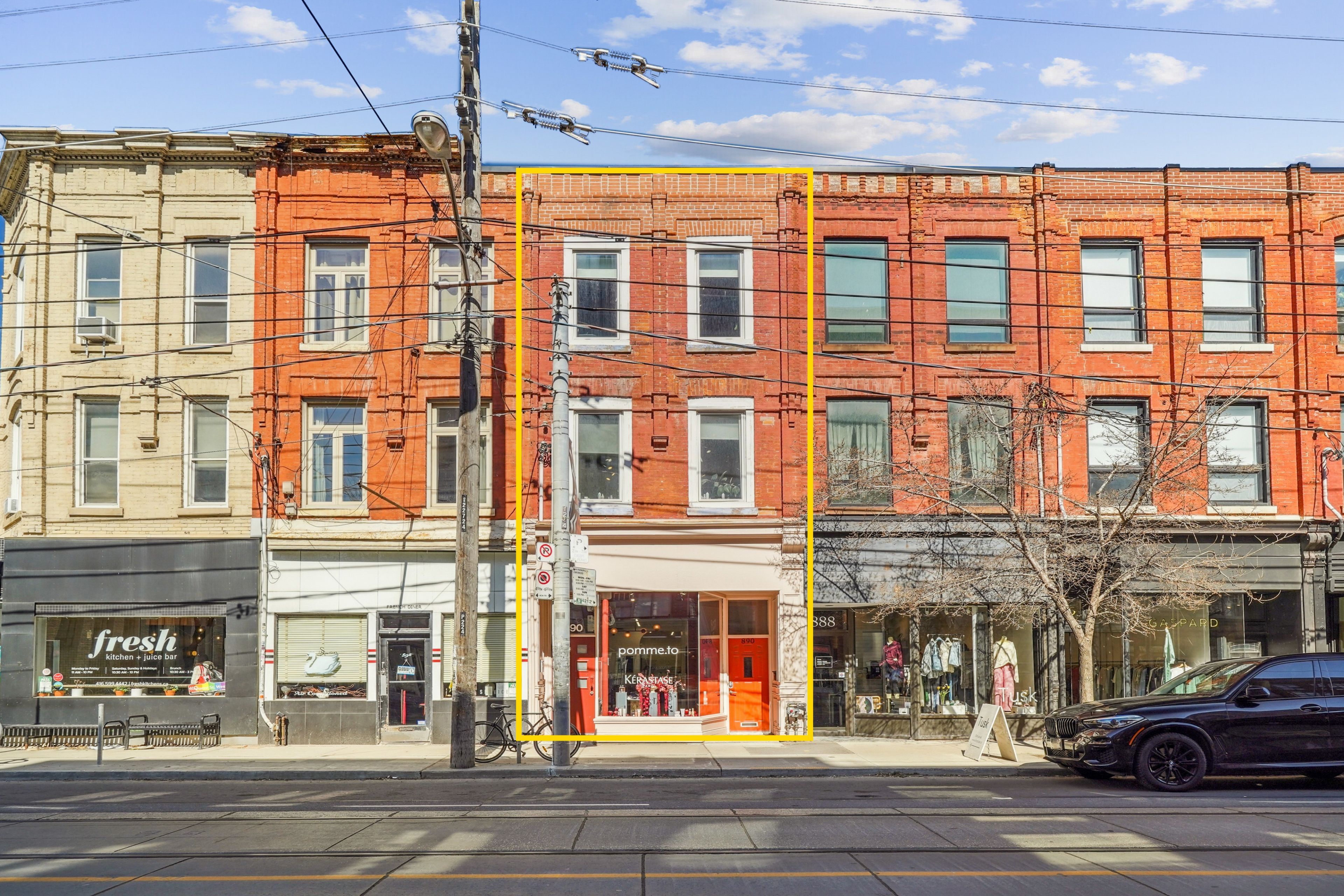 890 Queen Street W, Toronto, On M6j 1g3