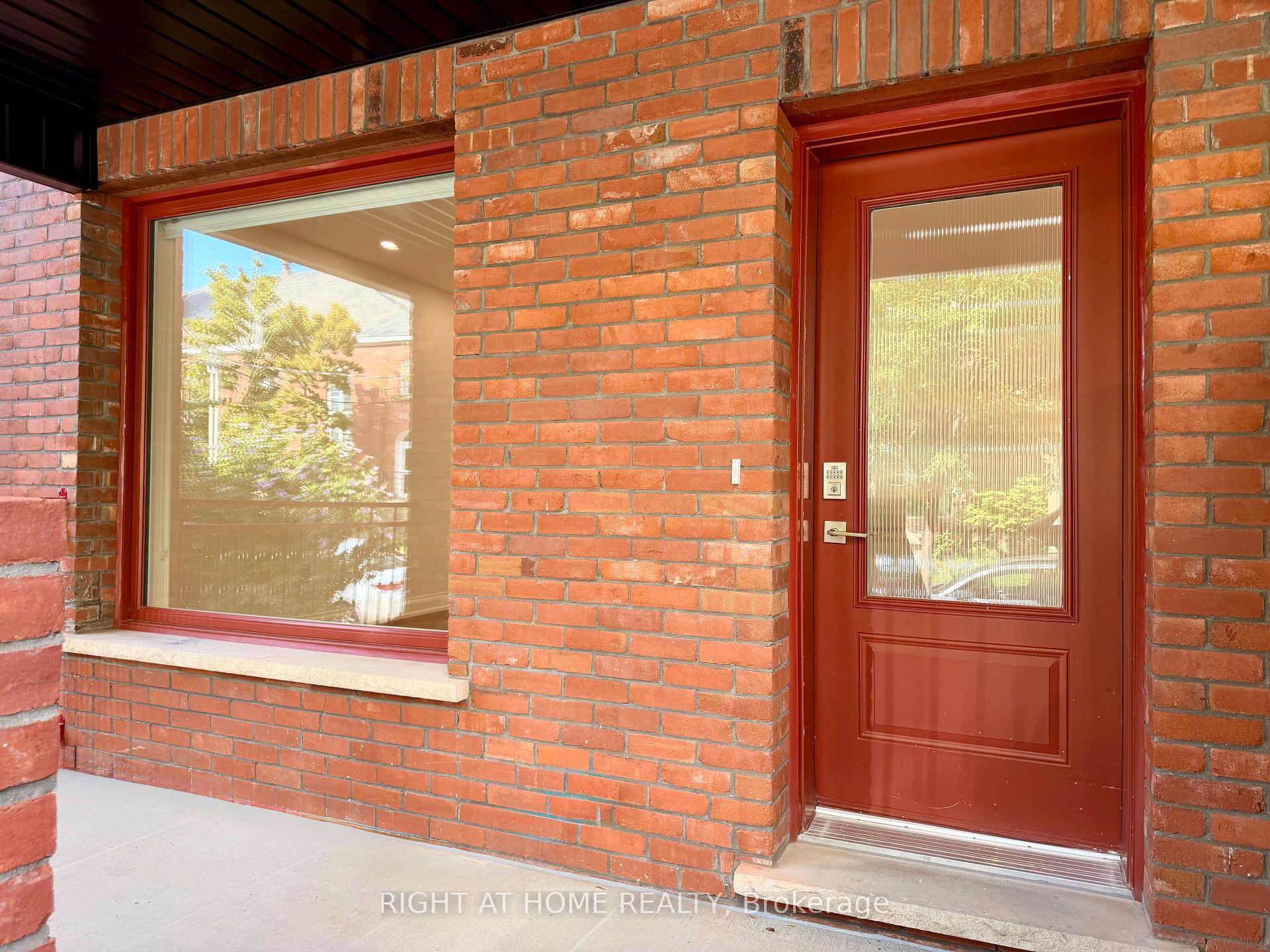 57 Hepbourne Street 1, Toronto, On M6h 1k4