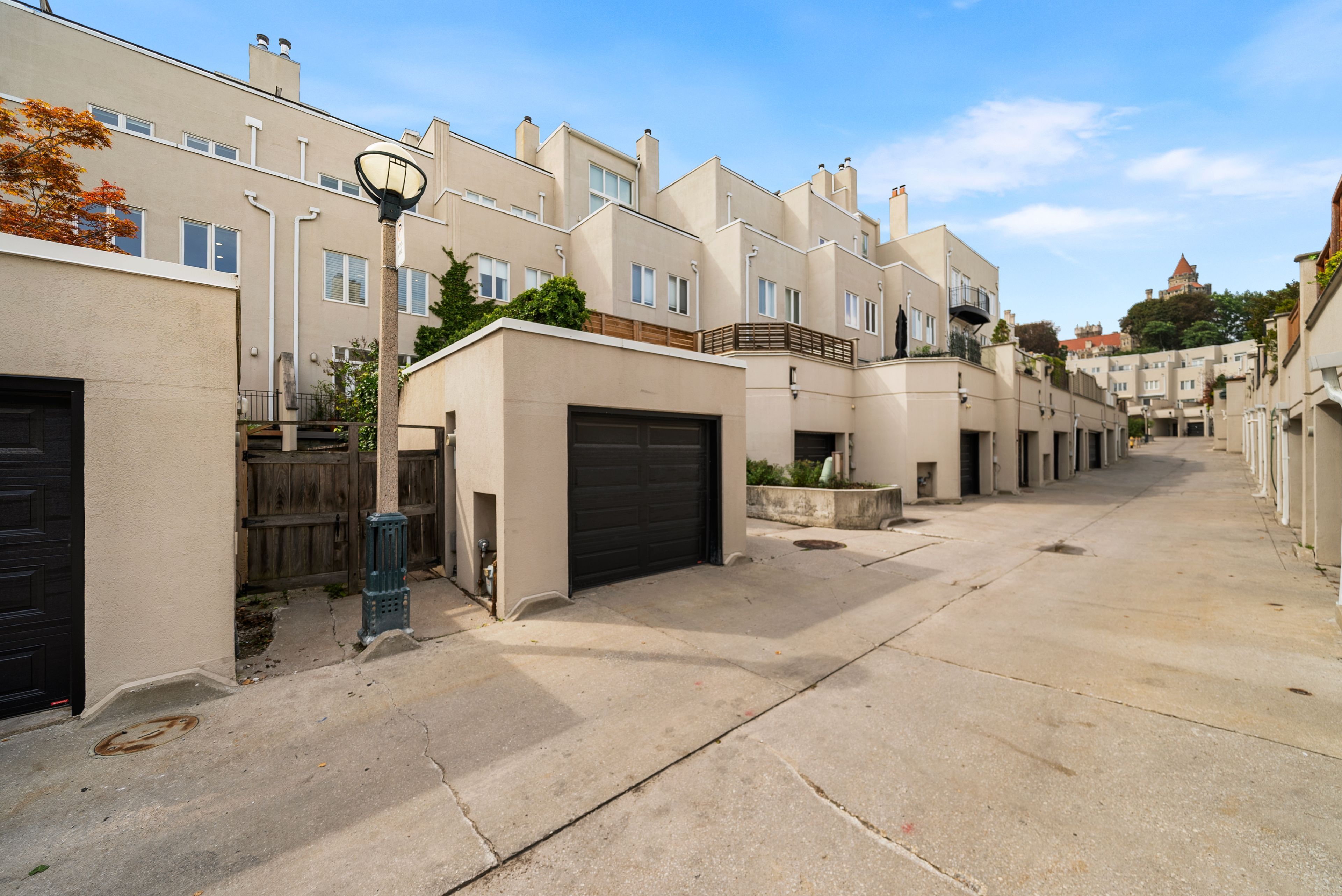 213 Walmer Road, Toronto, On M5r 3p7