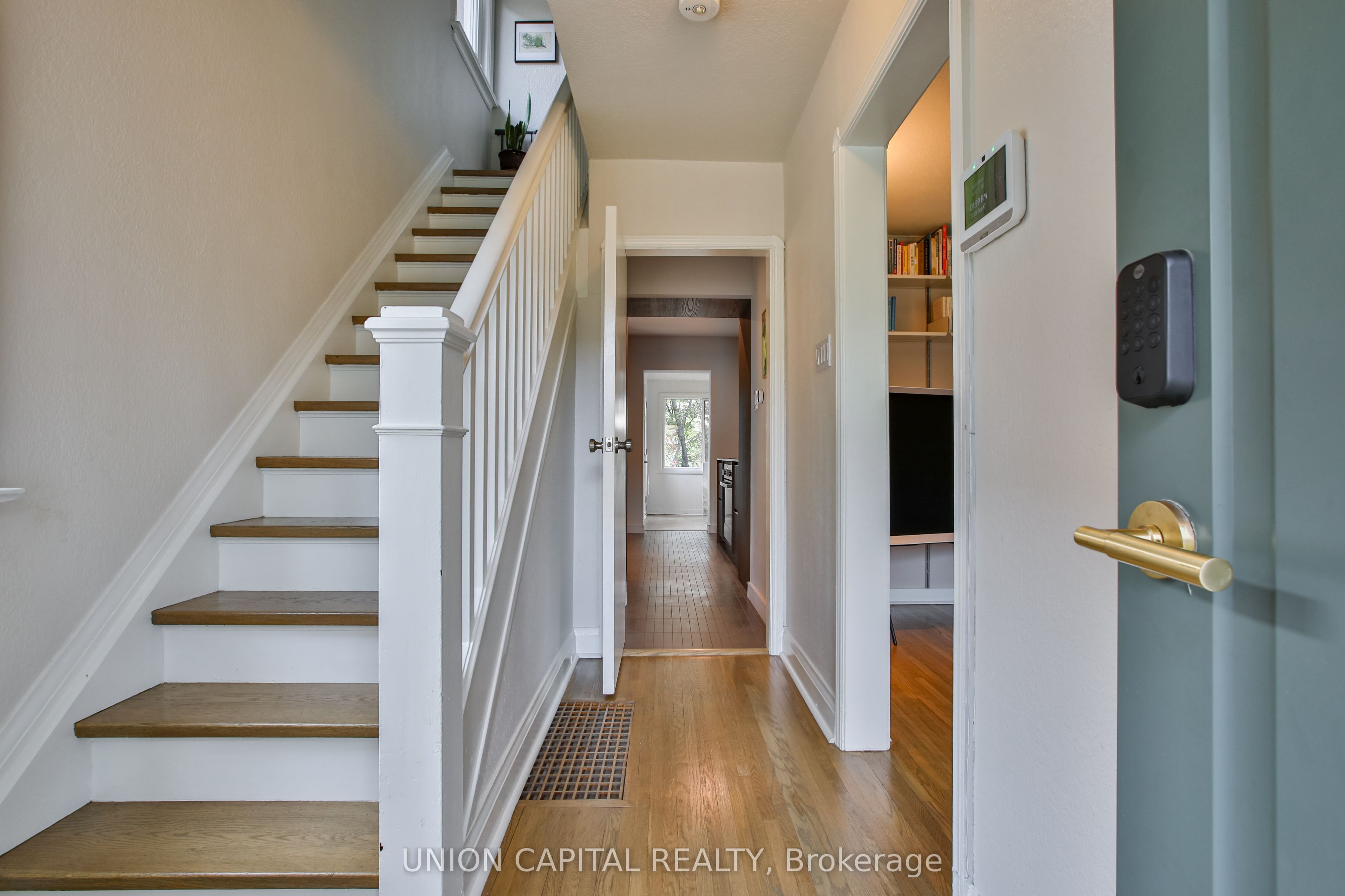 81 Thursfield Crescent, Toronto, On M4g 2n4