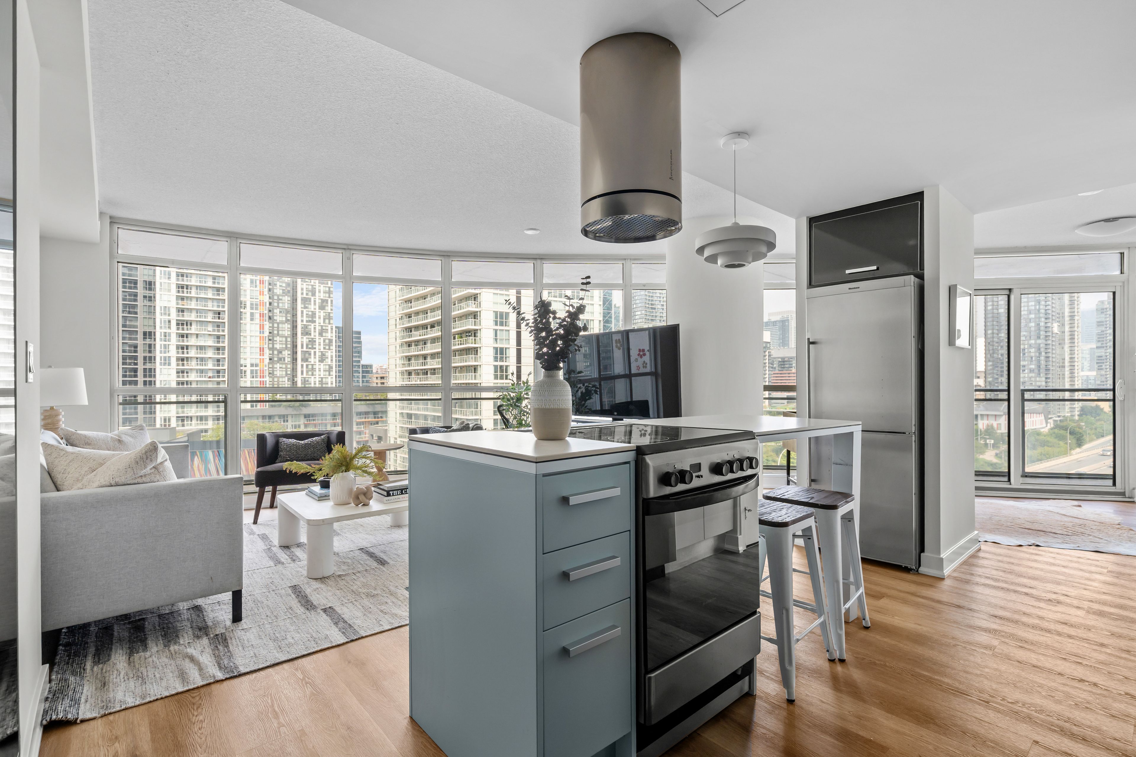 38 Dan Leckie Way 1208, Toronto, On M5v 2v6