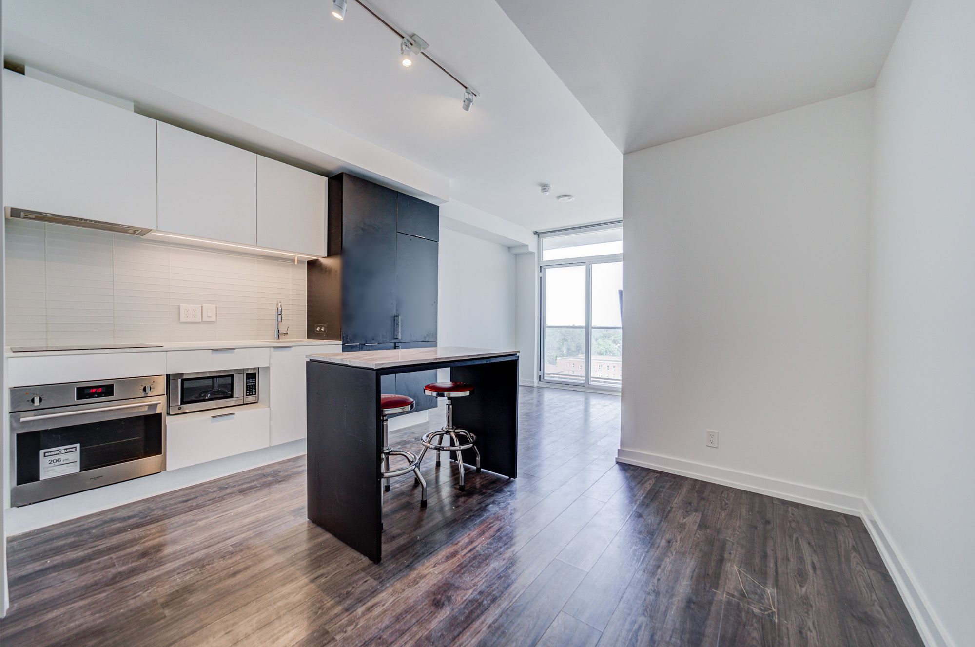 33 Helendale Avenue 601, Toronto, On M4r 0a4