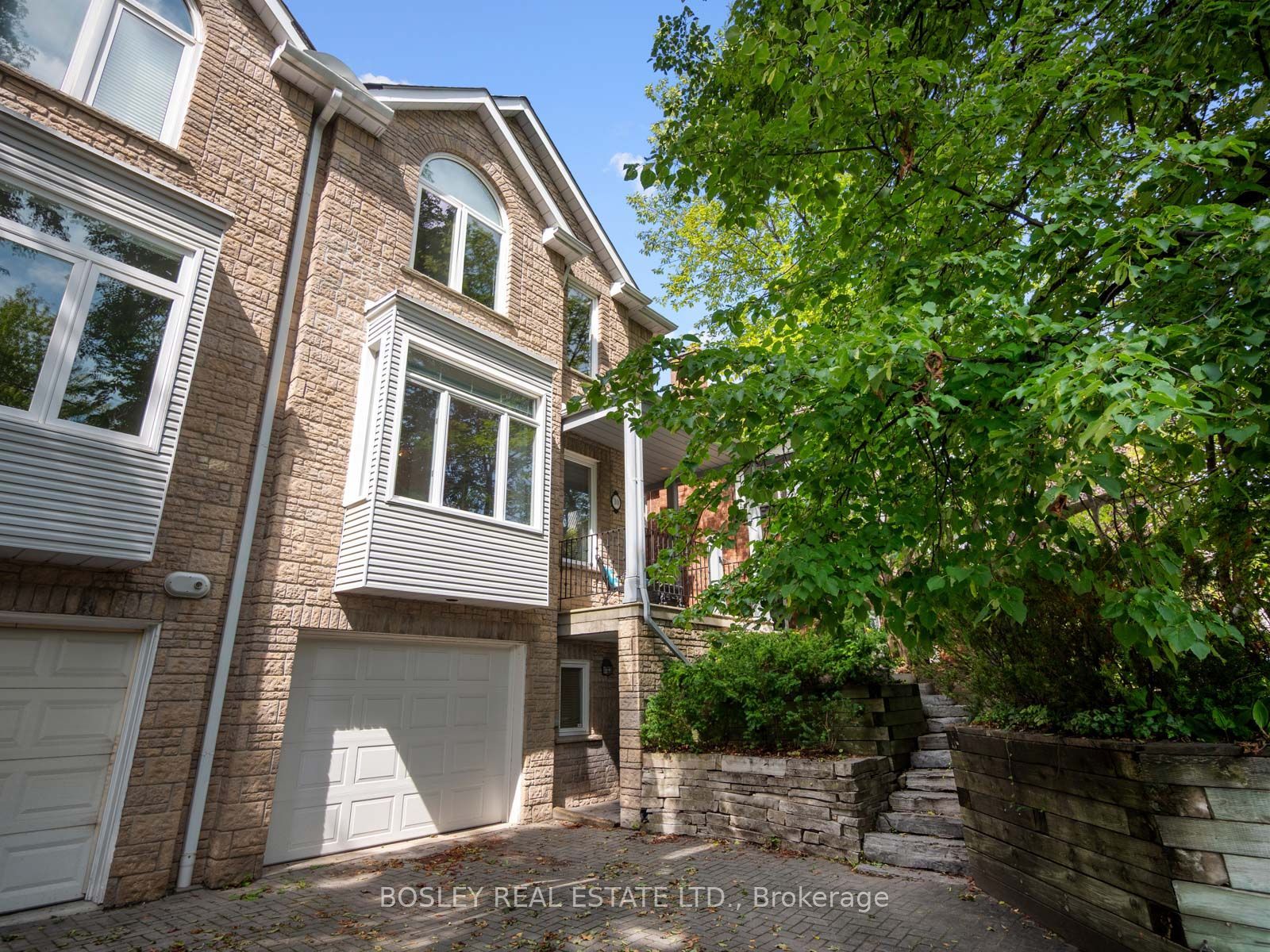 10 De Savery Crescent, Toronto, On M4s 2l2