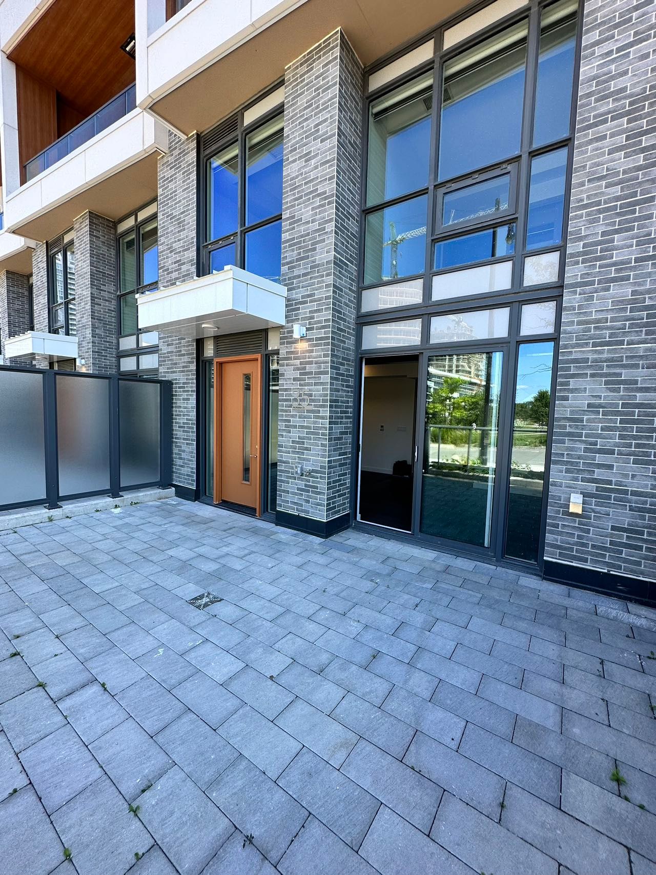 35 Mcmahon Drive 105, Toronto, On M2k 0j2