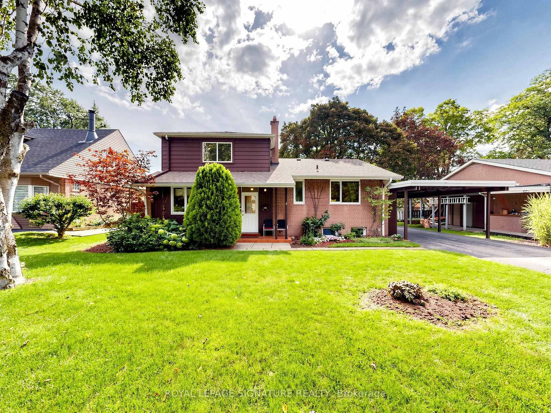 8 Ternhill Crescent, Toronto, On M3c 2e5