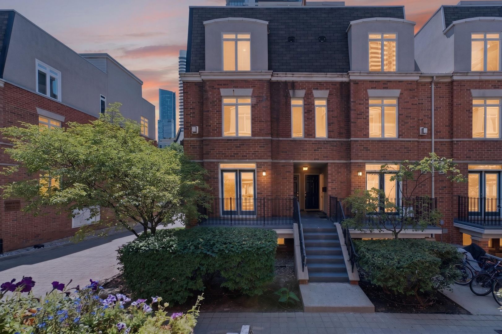 415 Jarvis Street 206, Toronto, On M4y 3c1