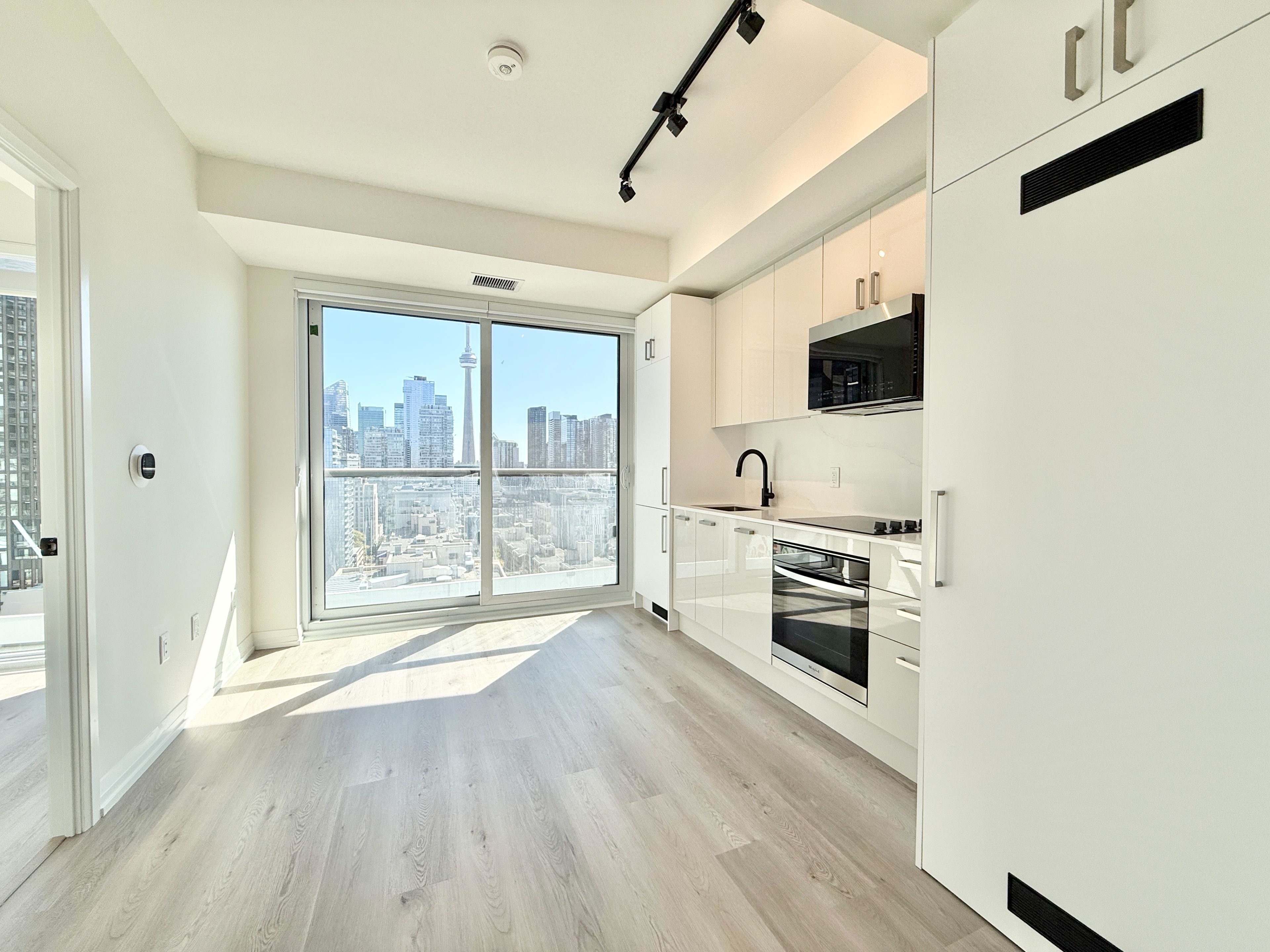280 Dundas Street W 1806, Toronto, On M5t 0e3