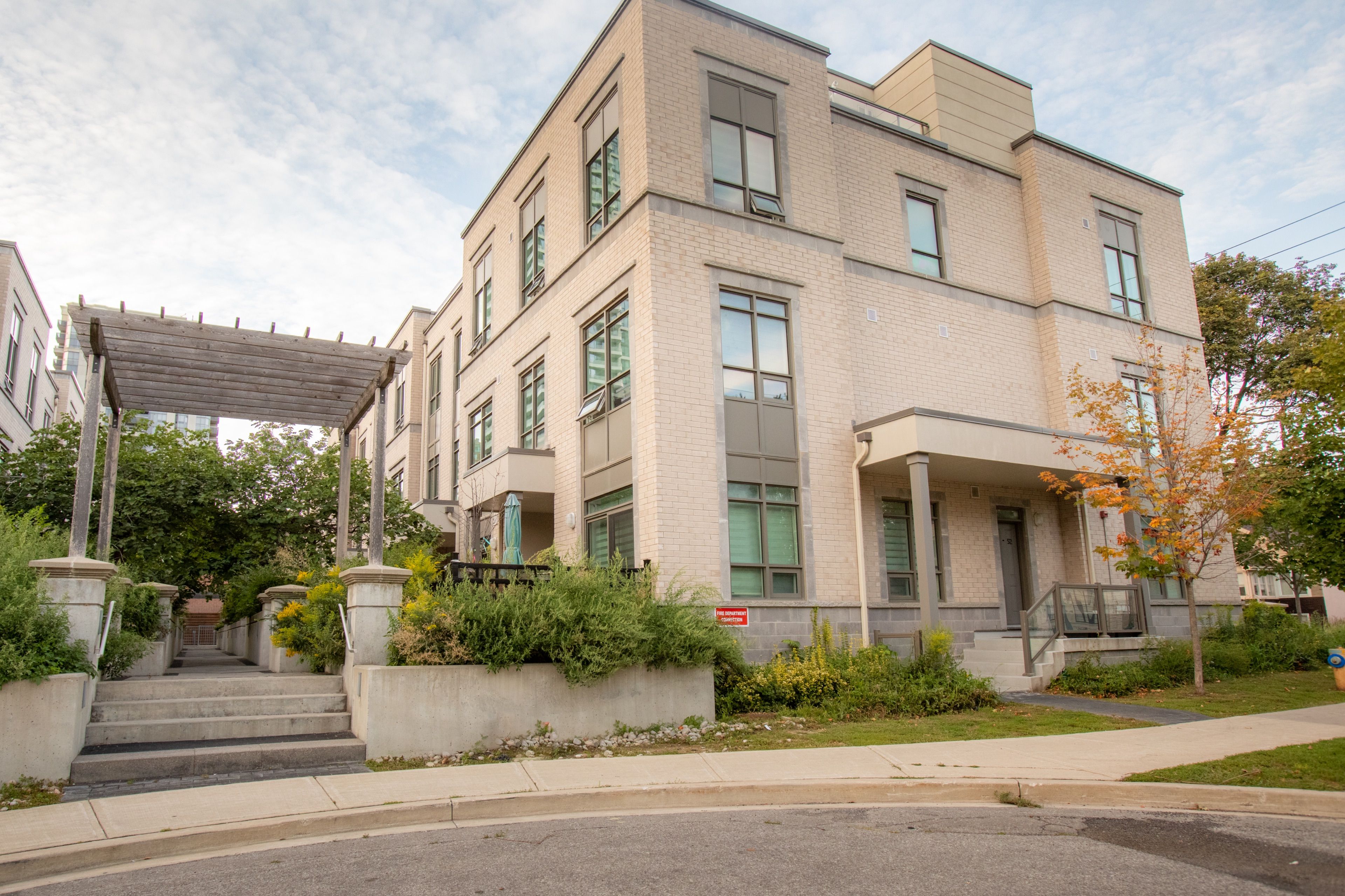 52 Holmes Avenue 9, Toronto, On M2n 0j9