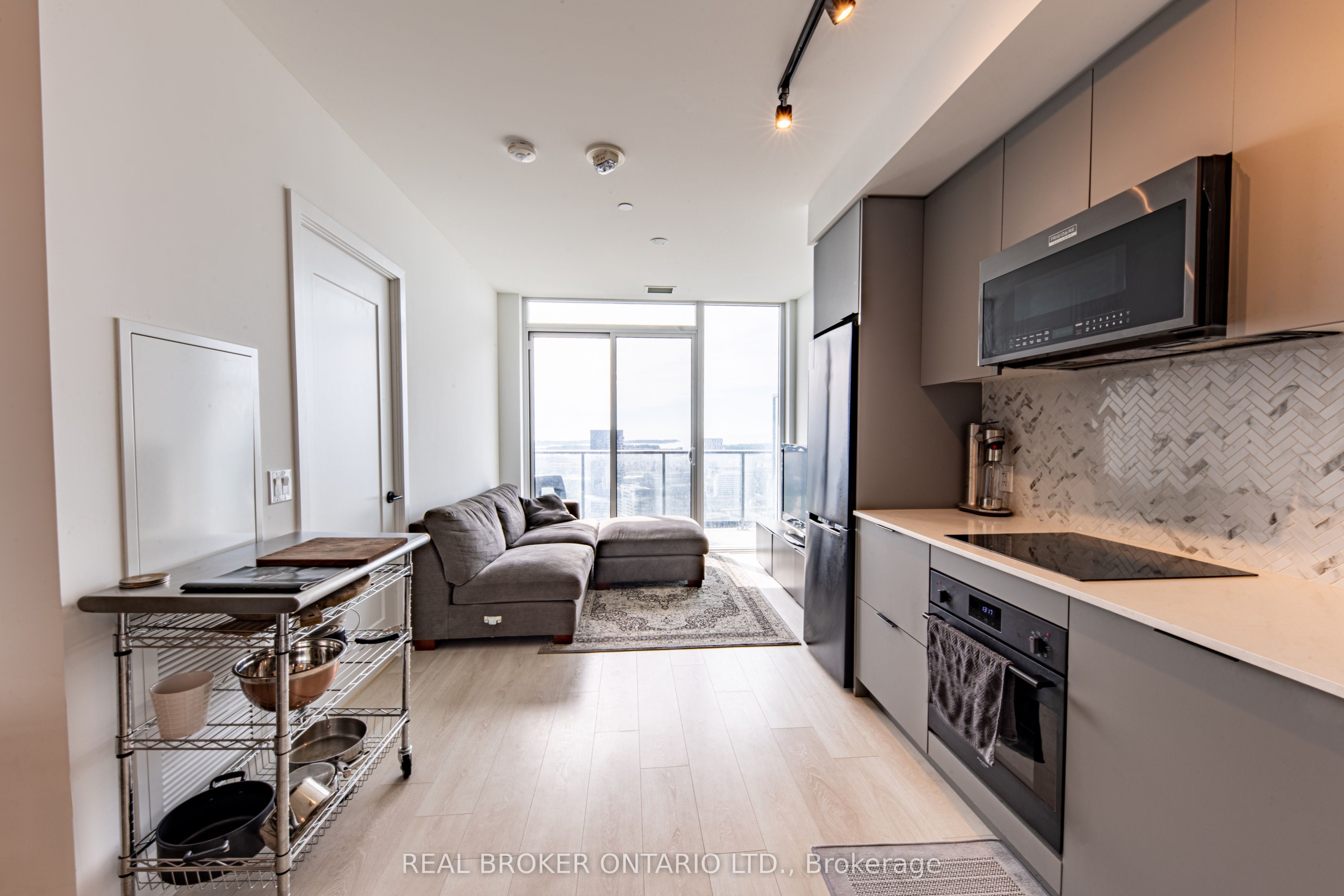 5 Defries Street 3103, Toronto, On M5a 0w7