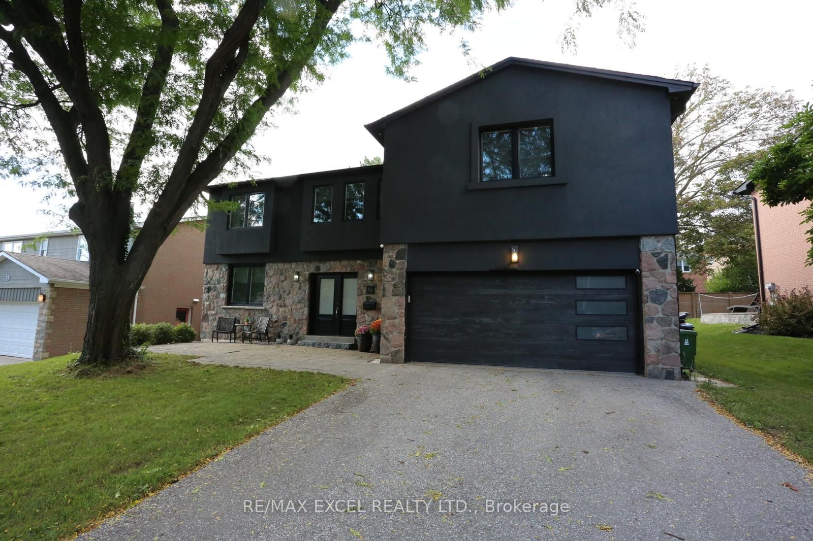16 Aldenham Crescent, Toronto, On M3a 1s2