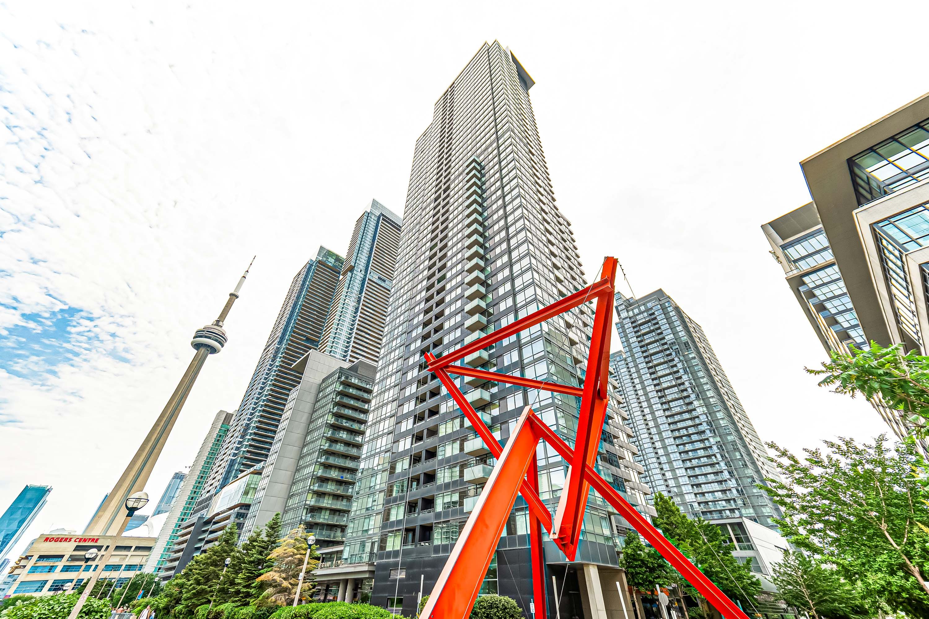 25 Telegram Mews 816, Toronto, On M5v 3z1