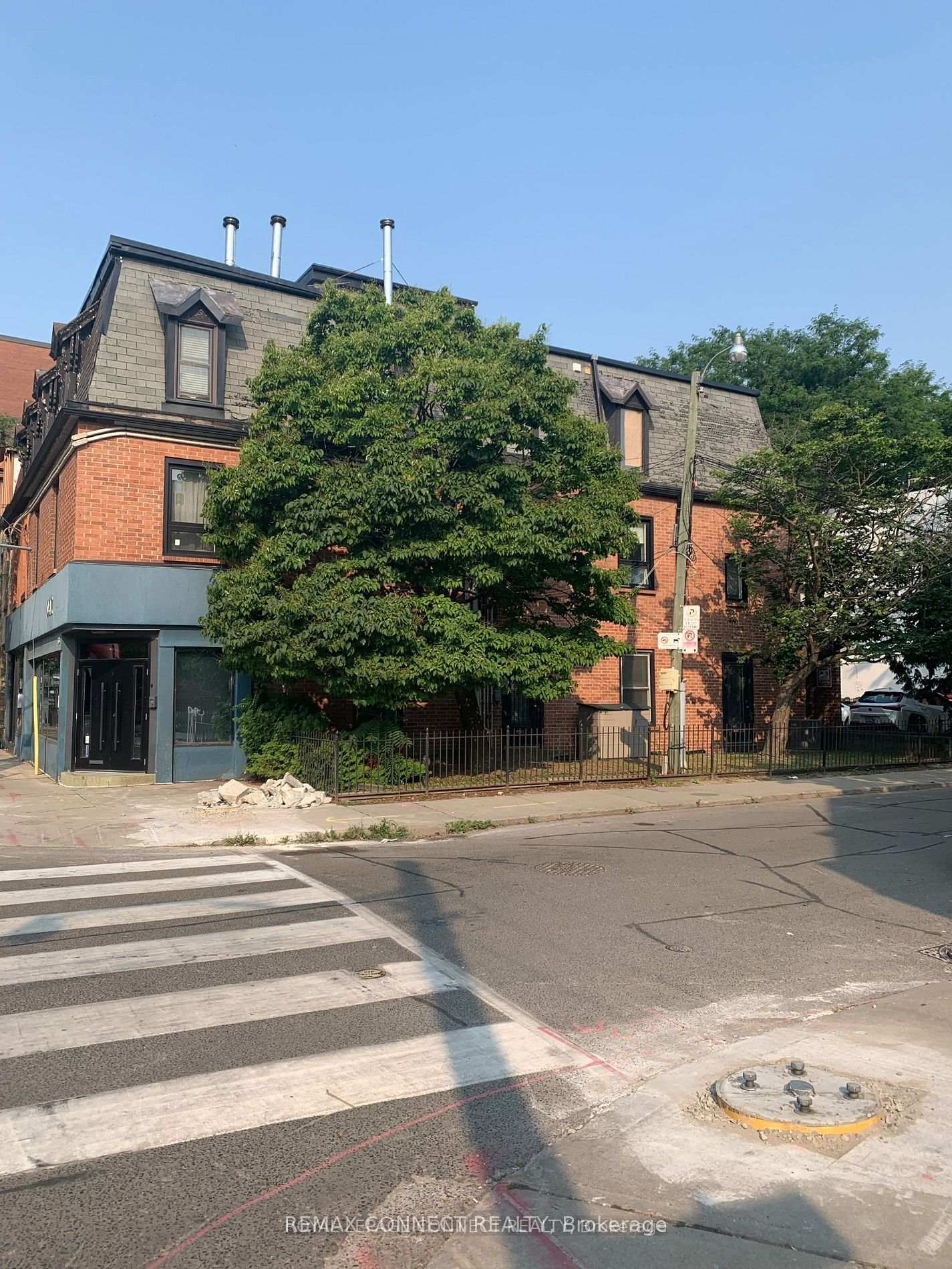 94 Sackville Street A, Toronto, On M5a 3e7