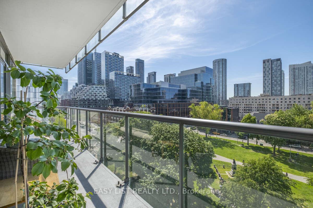 55 Stewart Street 822, Toronto, On M5v 2v1