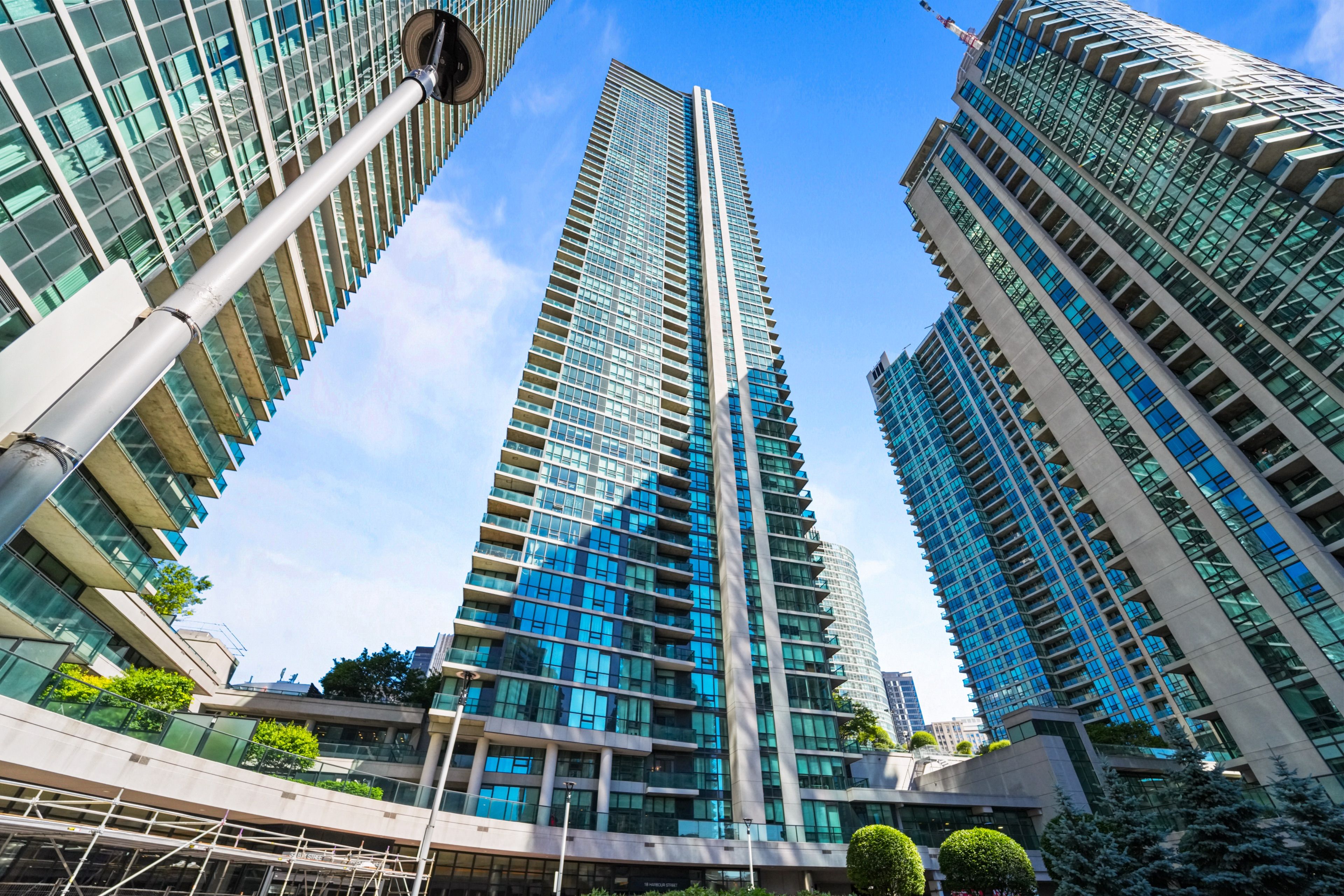 18 Harbour Street 2304, Toronto, On M5j 2z6