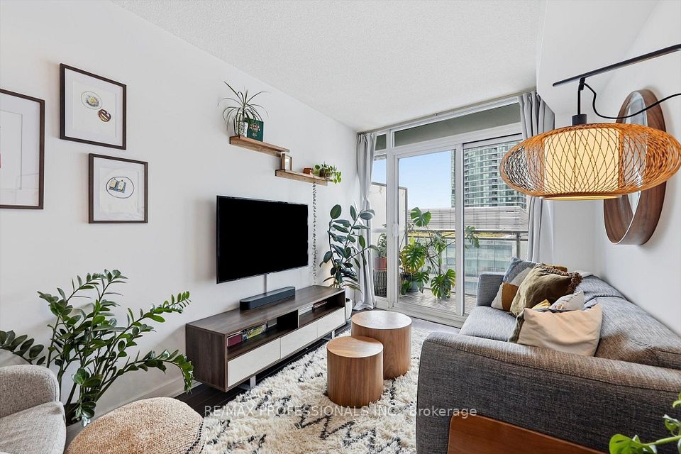 38 Dan Leckie Way 1605, Toronto, On M5v 2v6