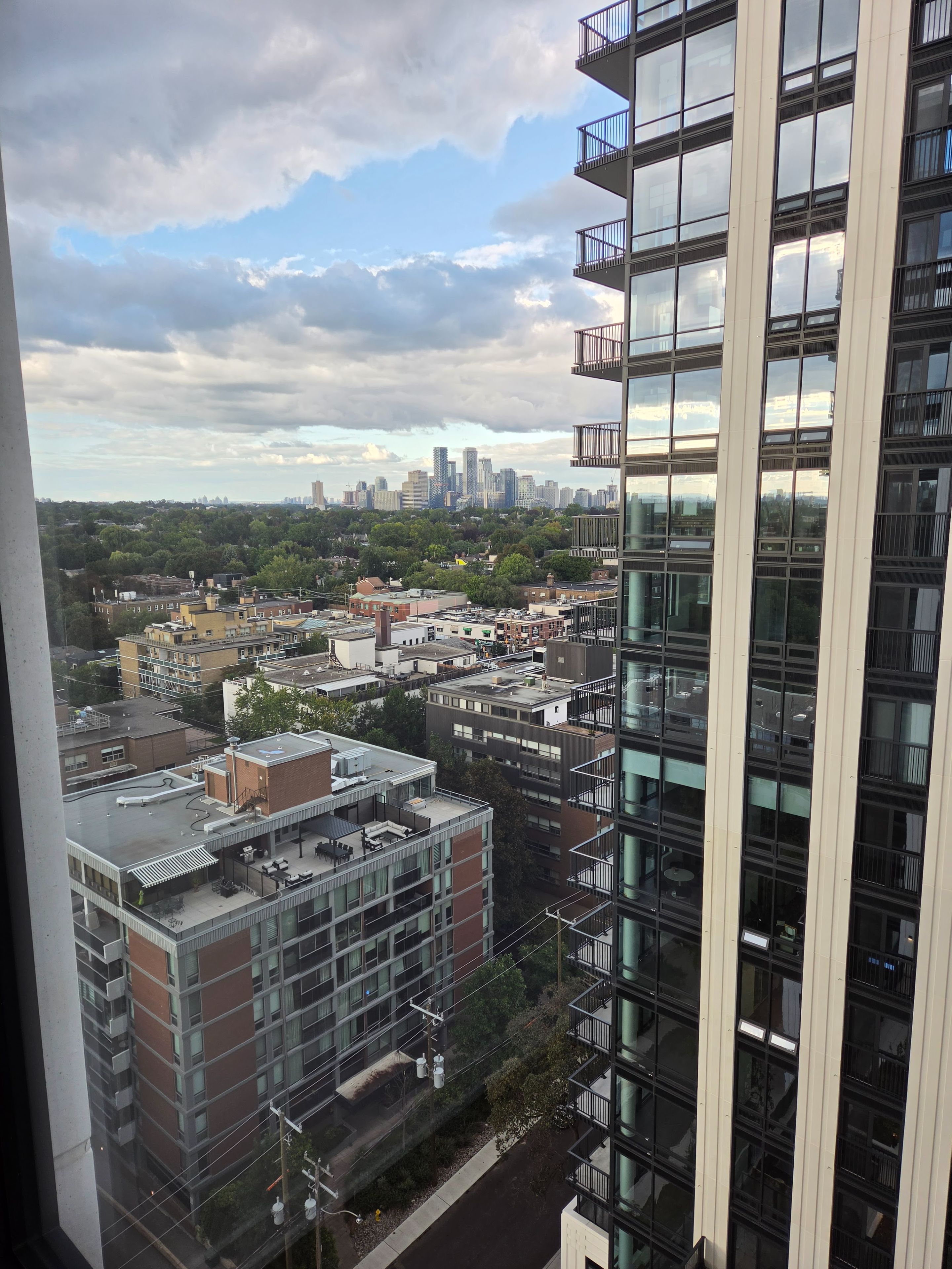 91 Montclair Avenue 1901, Toronto, On M5p 0b1